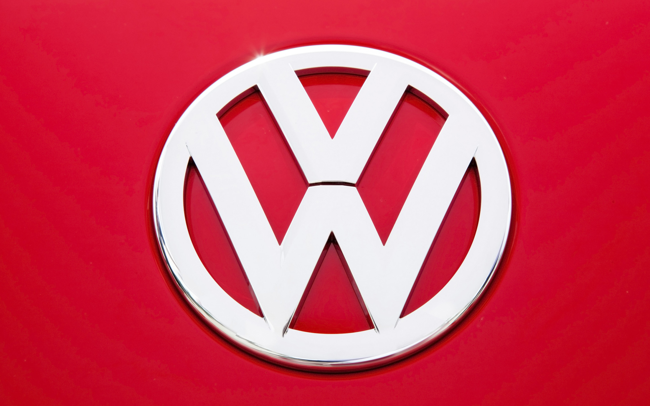 2560x1600 2014 Volkswagen Beetle logo poster g wallpaper | | 207168 |