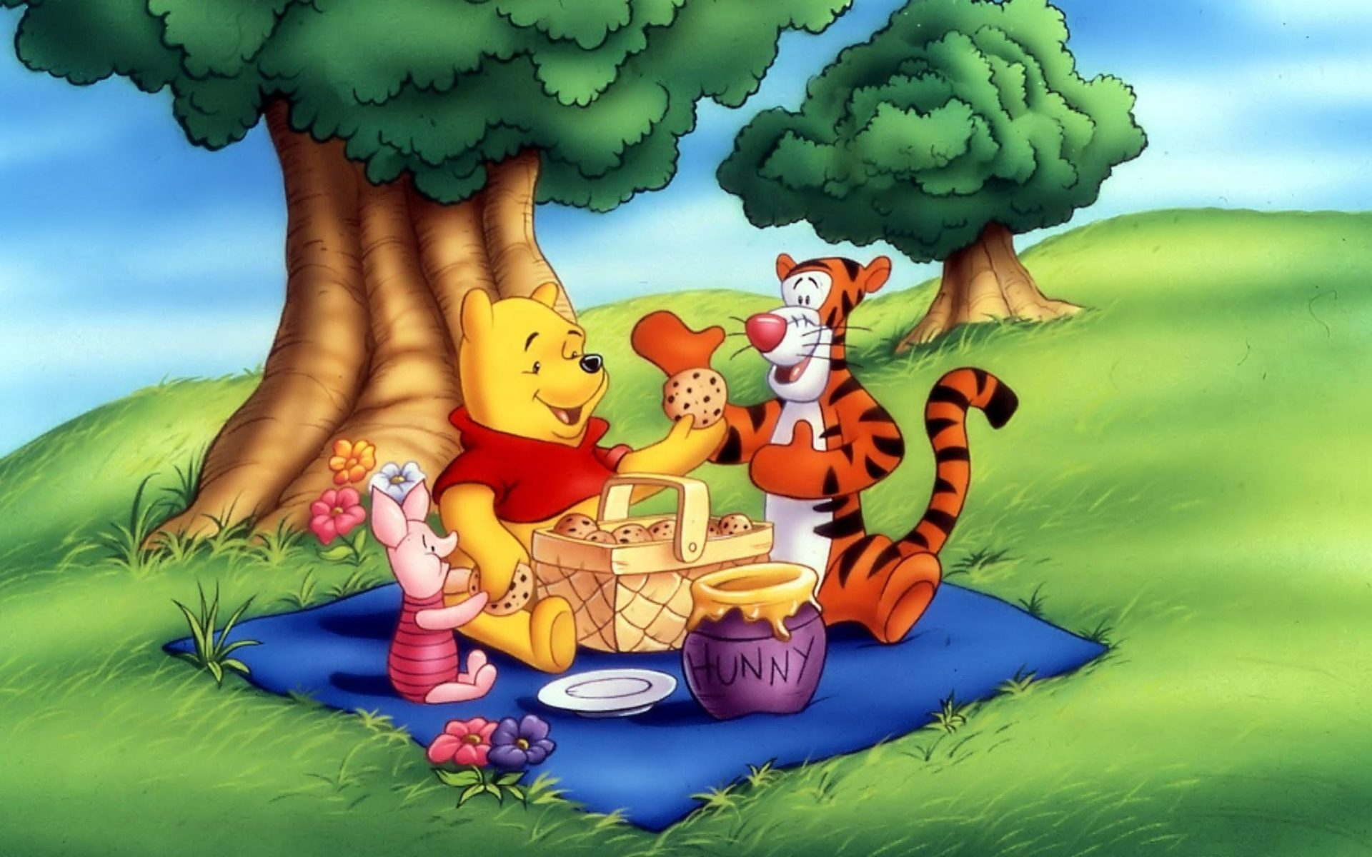 1920x1200 Winnie The Pooh Tigger And Piglet Picnic Honey Pot Basket With Pastries 2560x1600 :