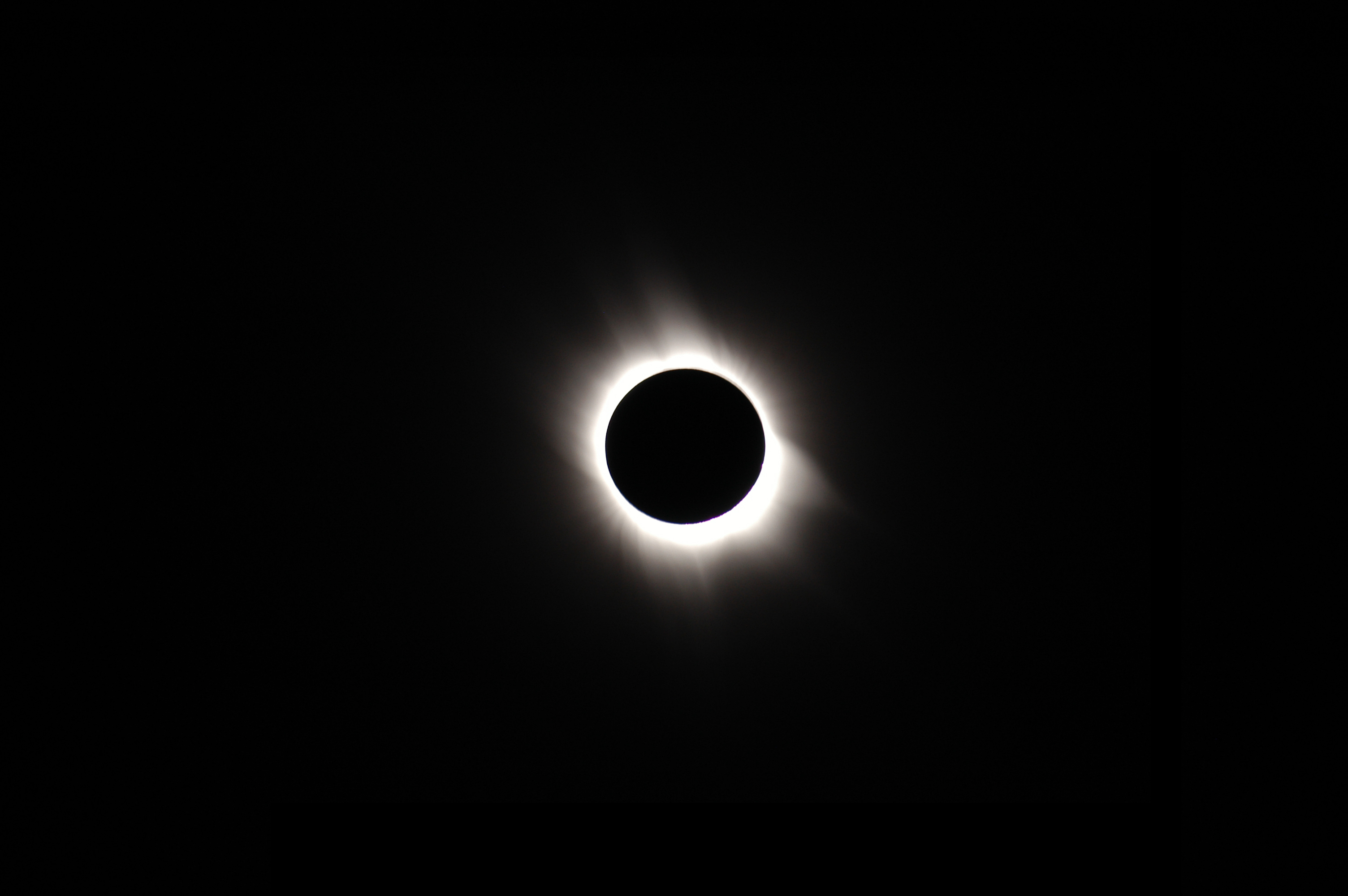 3008x2000 total-solar-eclipse-from-space-wallpaper-3 deTeched