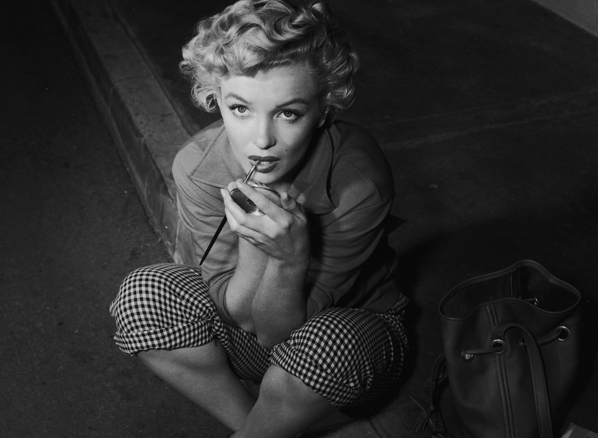 2048x1501 Marilyn Monroe Smoking Wallpapers Top Free Marilyn Monroe Smoking Backgrounds