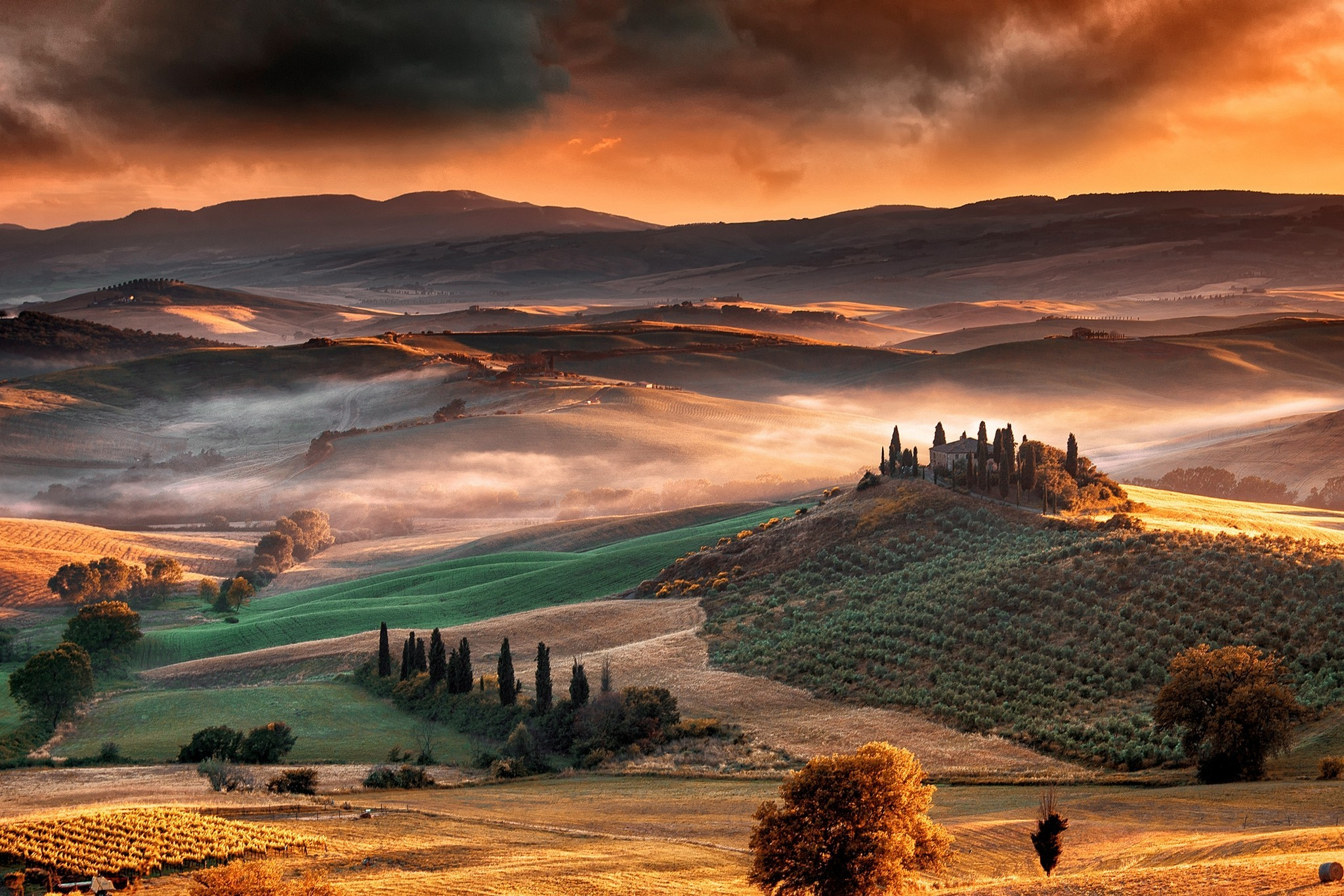 2048x1366 nature, Landscape, Mist, Sunrise, Mountain, Valley, Tuscany, Italy Wallpapers HD / Desktop and Mobile Backgrounds