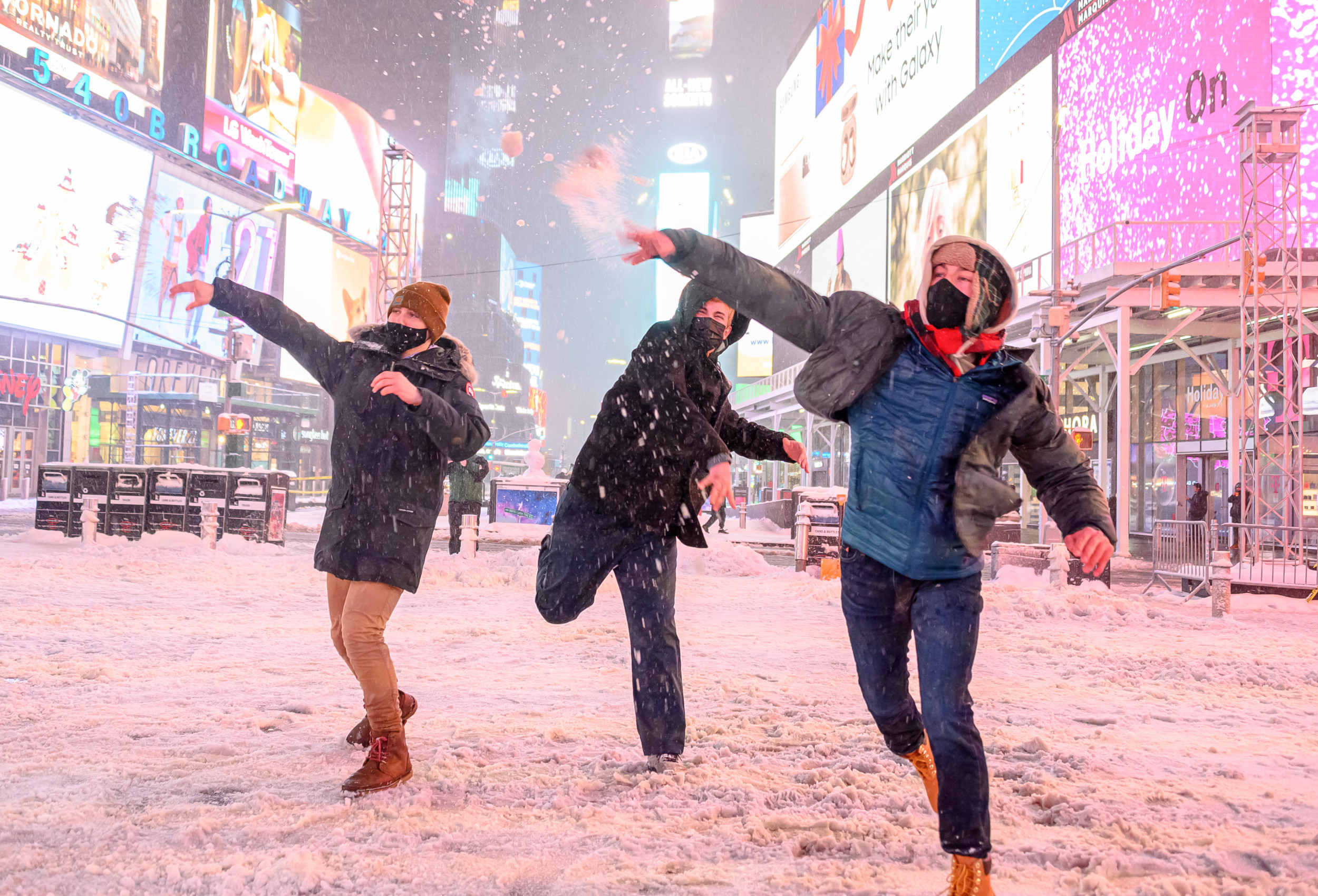 2500x1701 New York Winter Storm Photos and Videos Show Big Apple Blanketed in Snow