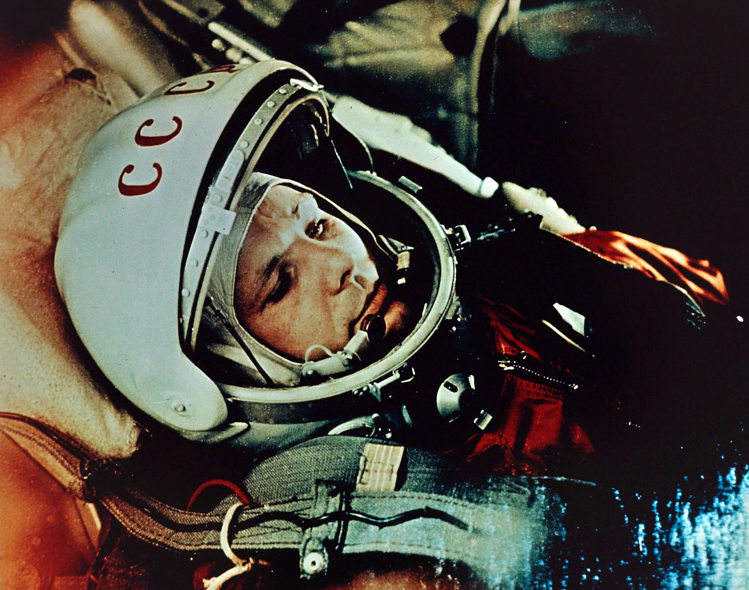 2440x1920 The Mysterious Death of the First Man in Space