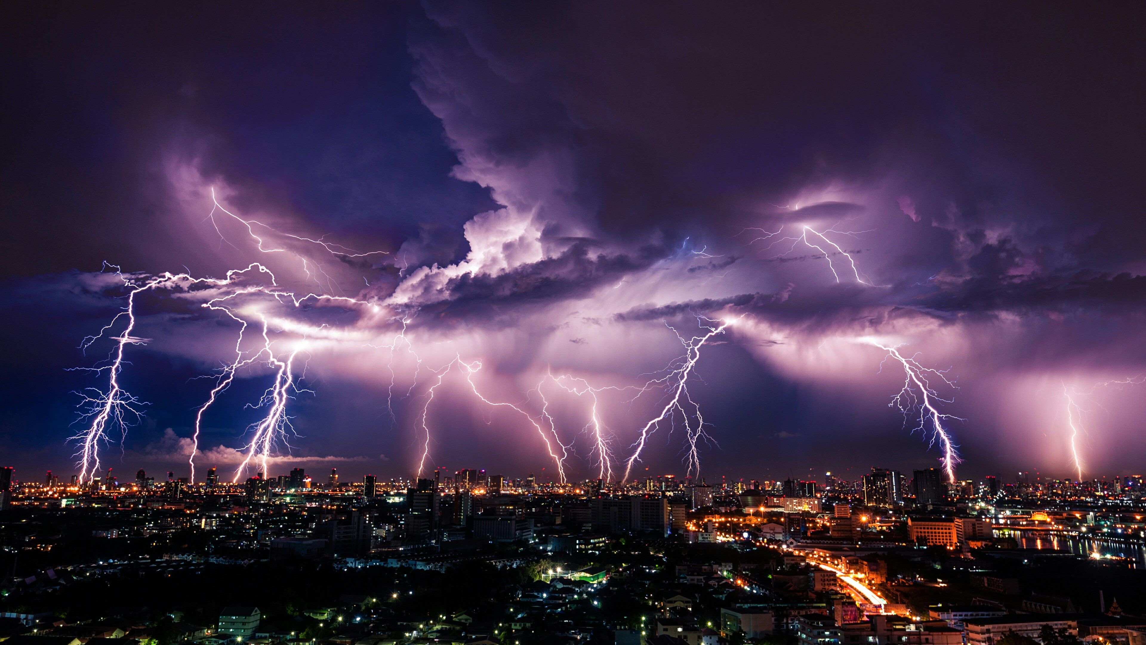 3840x2160 lightning #sky #thunder #city #thunderstorm #night #cloud #cityscape #phenomenon #metropolis #storm #evening #4K #wallpaper #hd&acirc;&#128;&brvbar; | Gewitter, Stadtlandschaft, Blitz