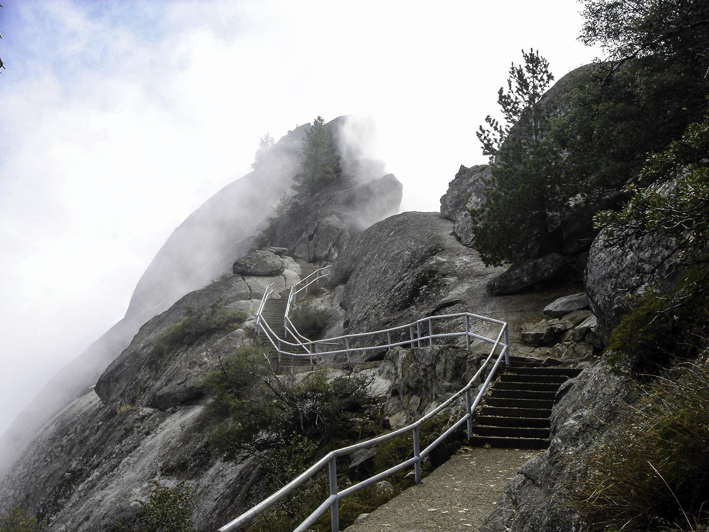 2400x1800 Trail up Moro Rock in Sequoia National Park, California image Free stock photo Public Domain photo CC0 Images