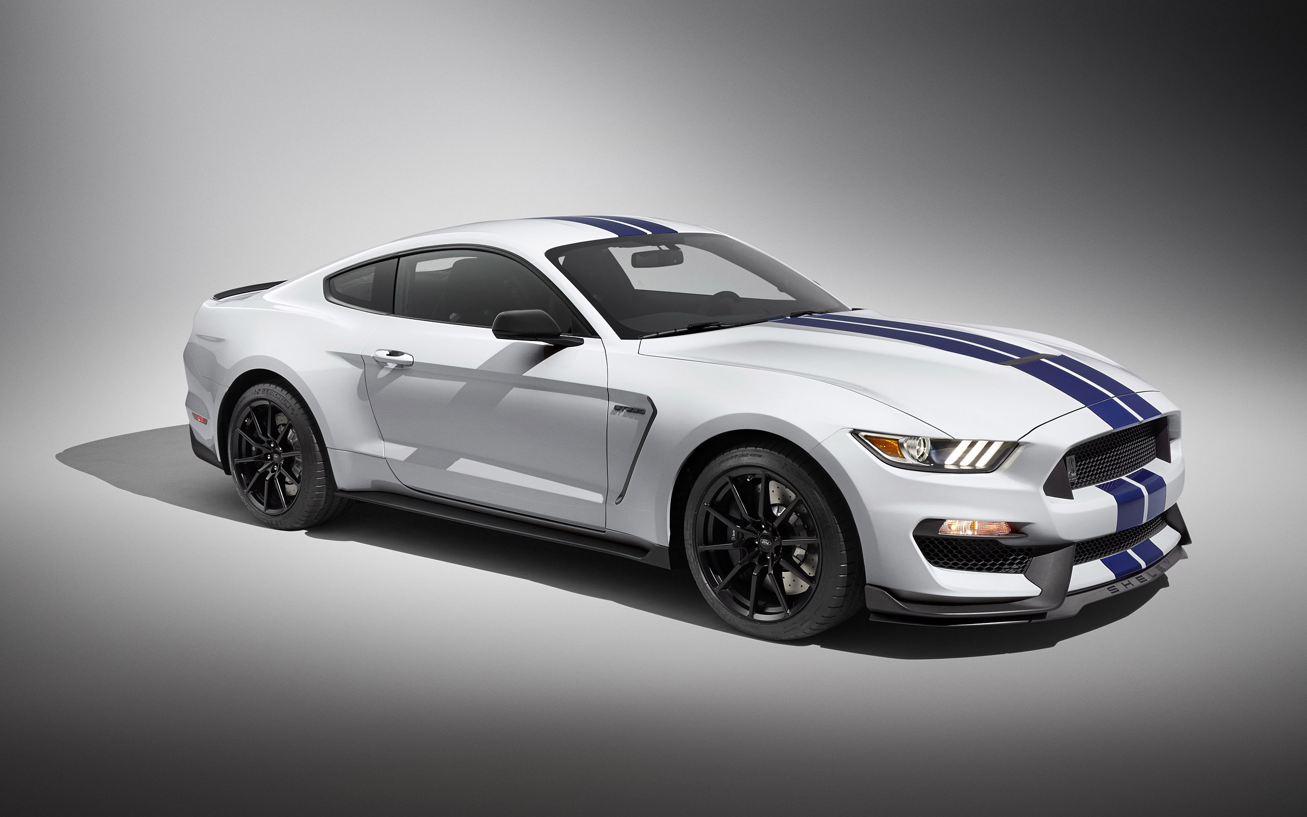 2560x1600 2016 Ford Mustang Shelby GT350 Wallpapers
