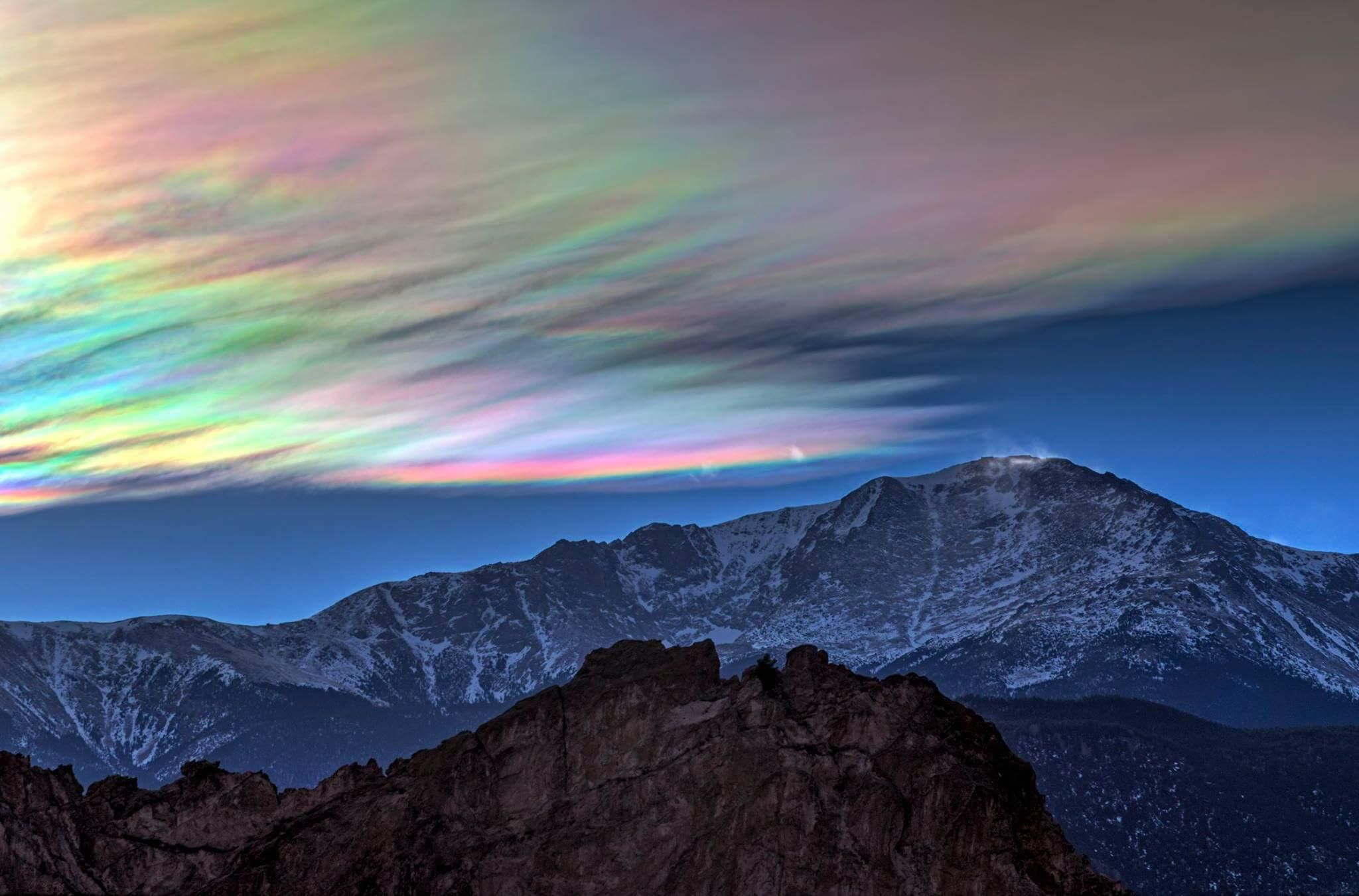 2048x1350 Iridescent Clouds over Pikes Peak [2048 x 1350] | Pikes peak, Earth photos, Nature photos