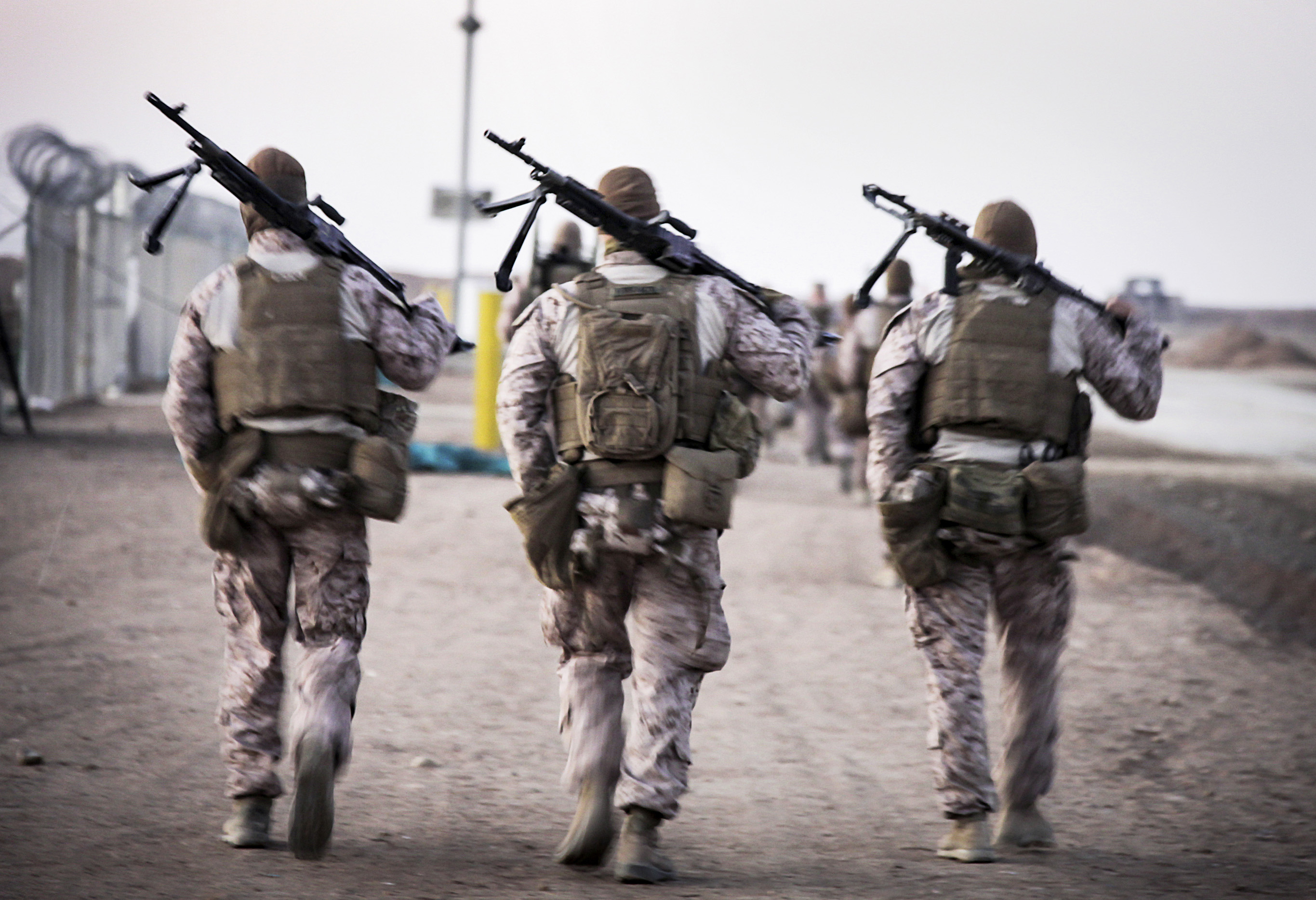 2731x1867 Wallpaper : Afghanistan, Motion, USMC, walking, three, back, gun, military, step, marines, backs, af, marinecorps, machinegun, musketeers, combatoperations, oef, ISAF, echo29, helmandprovince, coalitionforces, rct7, servicemembers, campleatherneck ..
