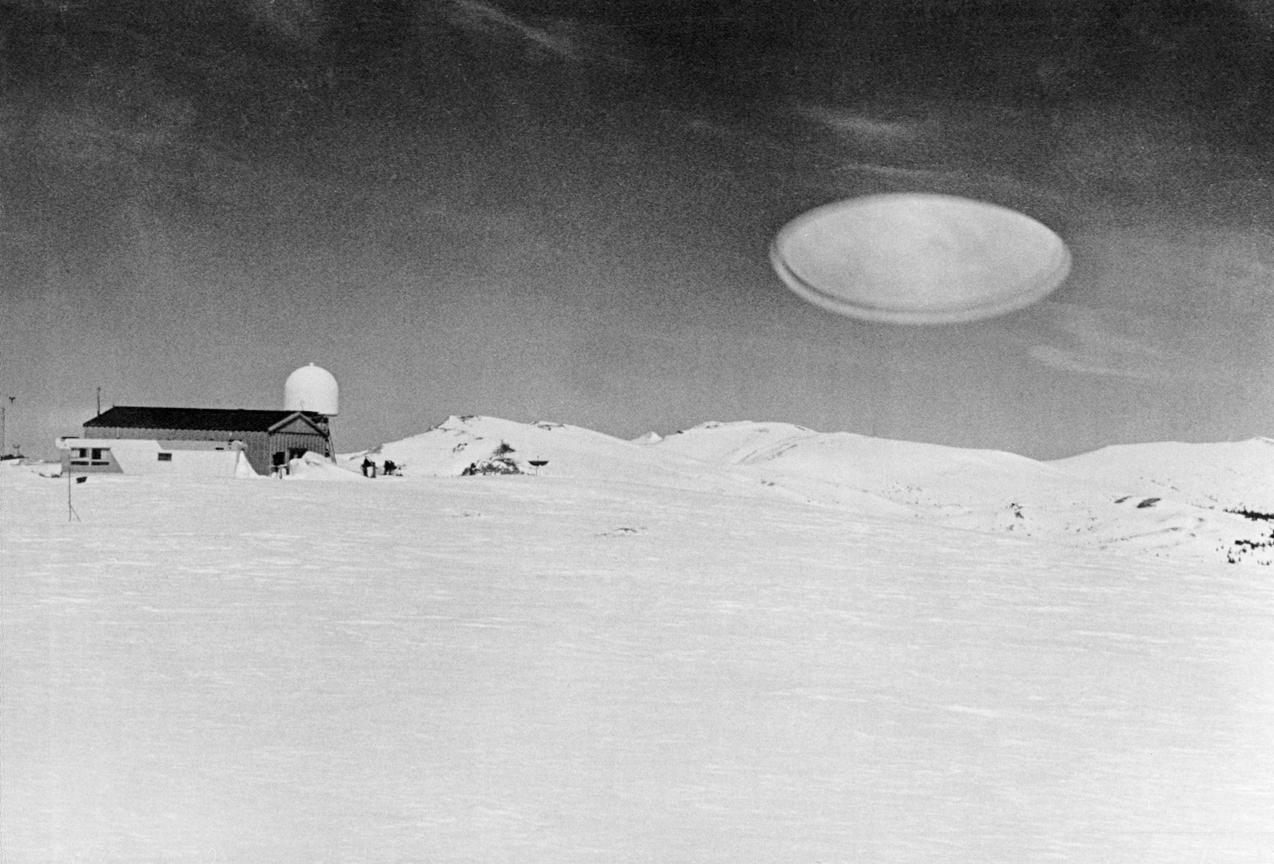 2560x1735 UFO Sighting Photos: 10 Unexplained Pictures From History | Time