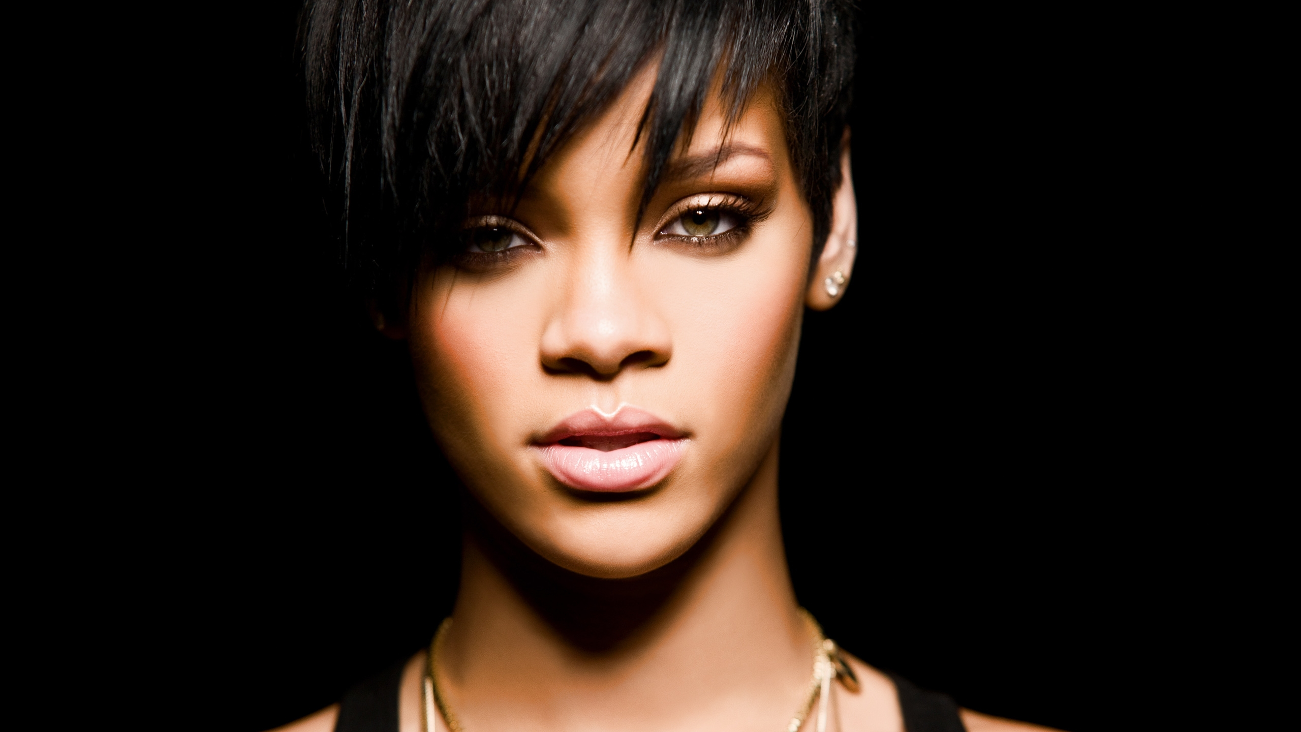 2560x1440 Pixi-Rihanna-Desktop-Wallpaper Brand Thunder