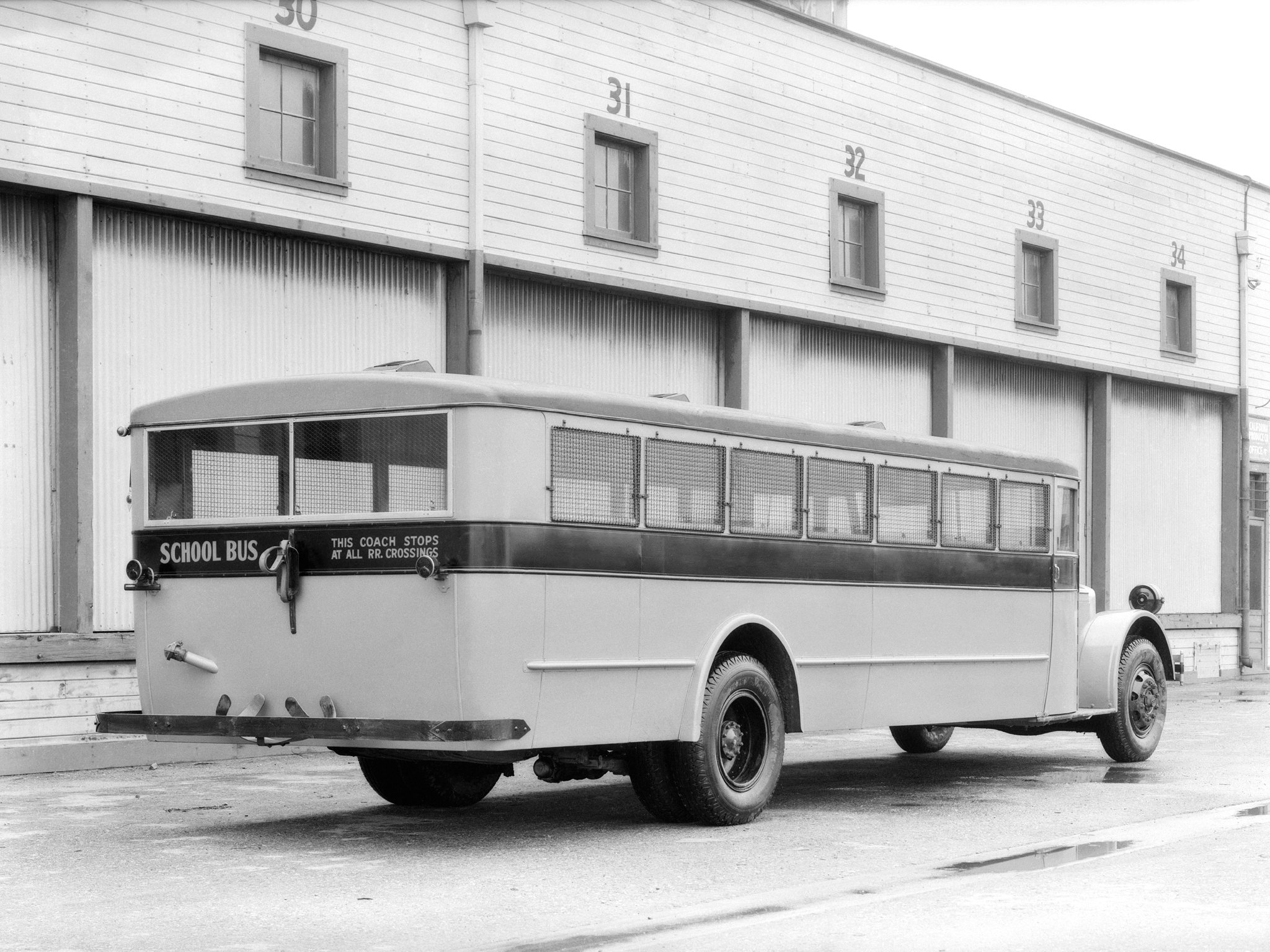 2048x1536 1932 ACF School Bus Crown Motor Carriage transport semi tractor retro g wallpaper | | 344160
