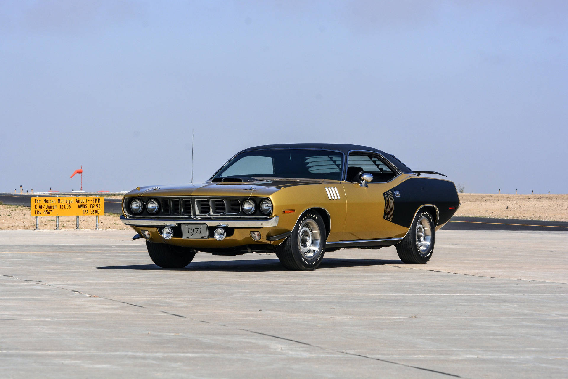 1920x1280 Download Black And Gold 1970 Plymouth Barracuda Wallpaper
