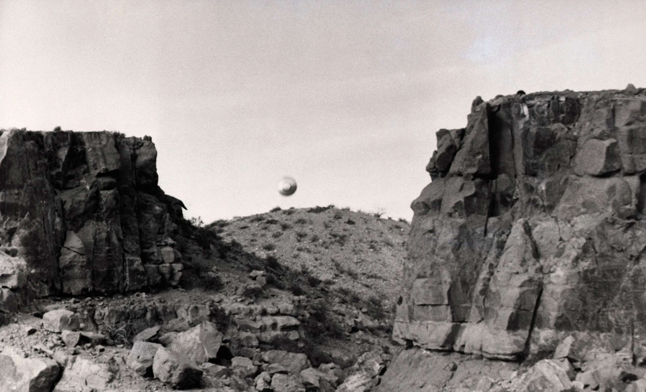 2560x1556 UFO Sighting Photos: 10 Unexplained Pictures From History | Time