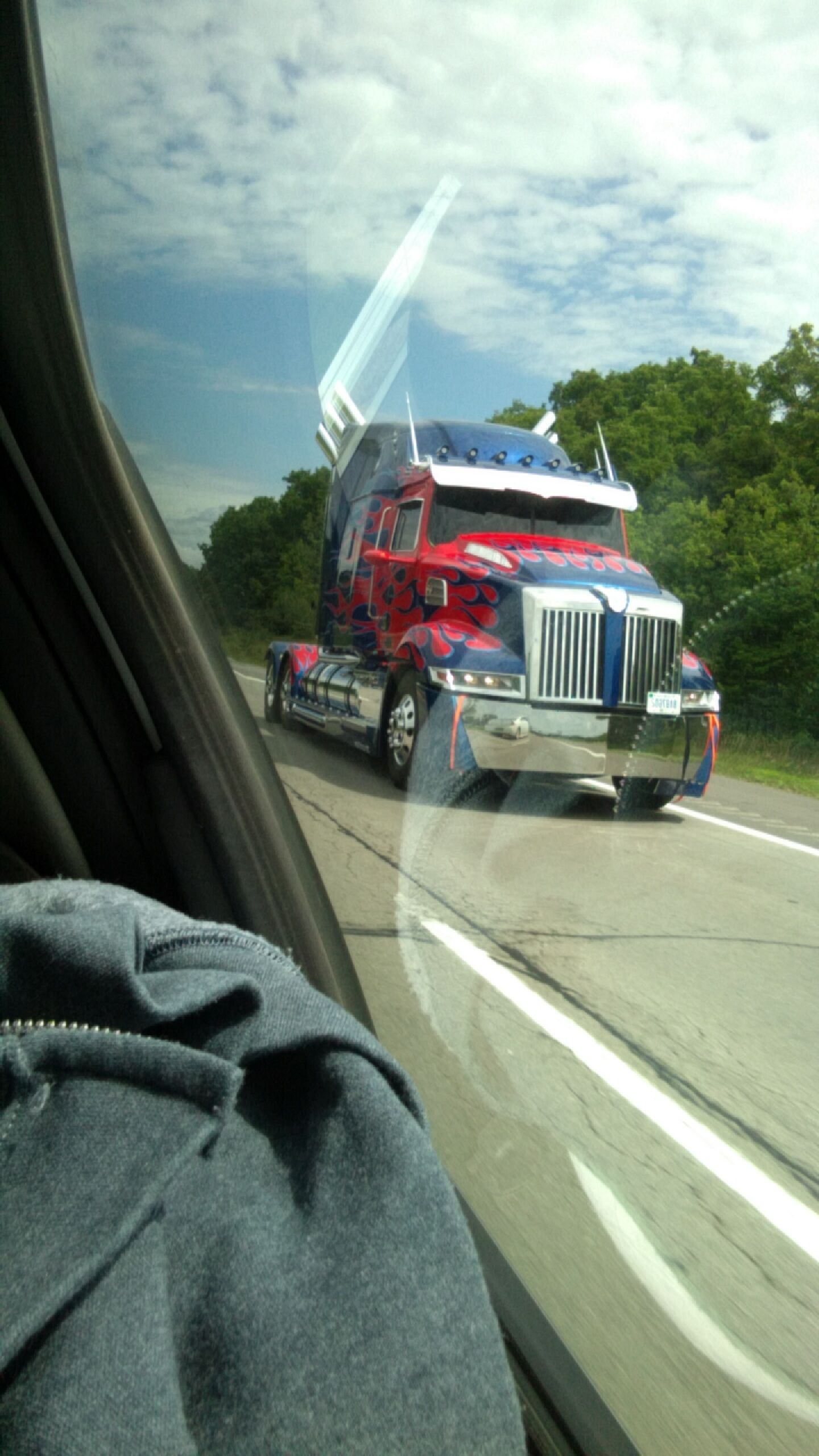 1440x2560 Transformers 5 is filming in my city. I passed Optimus Prime on the highway. &acirc;&#128;&cent; /r/pics | Transformers cars, Transformers, Transformers autobots