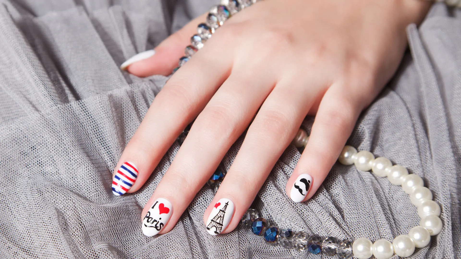 1920x1080 Nail Art Designs: 16 Travel-Inspired Nail Art Designs for Your Next Holiday | Vogue | Vogue India