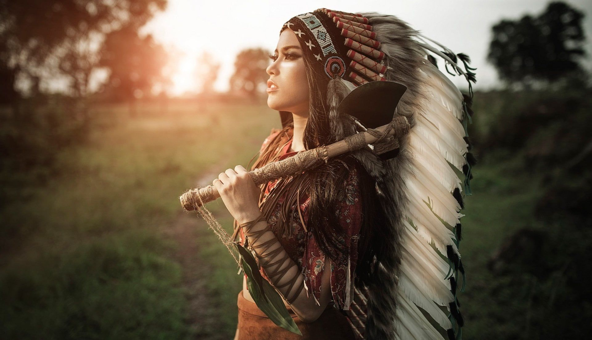 1920x1104 Women Native American #Axe Depth Of Field #Feather #Girl #Headdress #Model #Woman #1080P #wallpaper #h&acirc;&#128;&brvbar; | Native american clothing, Native american, Depth of field