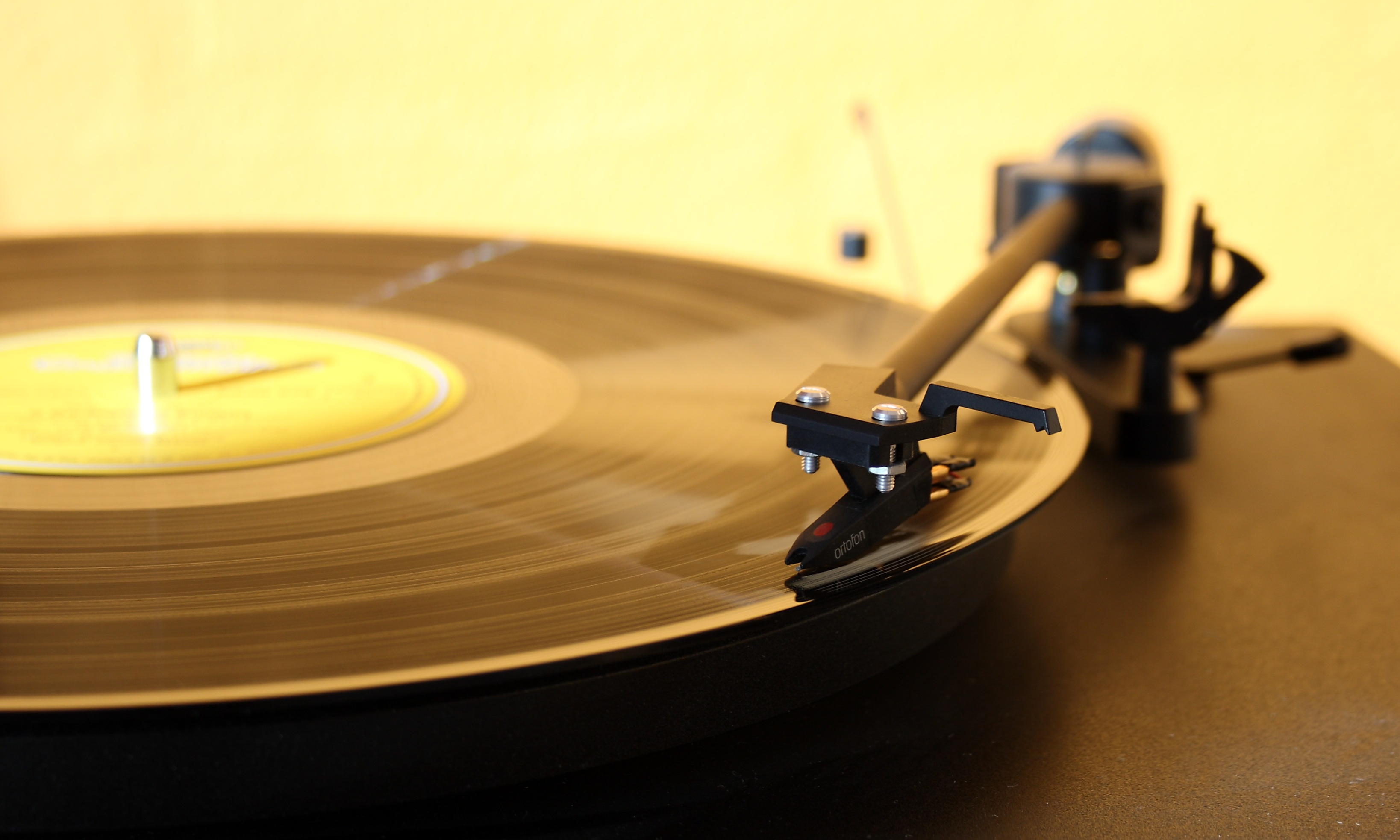 3276x1966 Turntable HD Wallpapers and Backgrounds