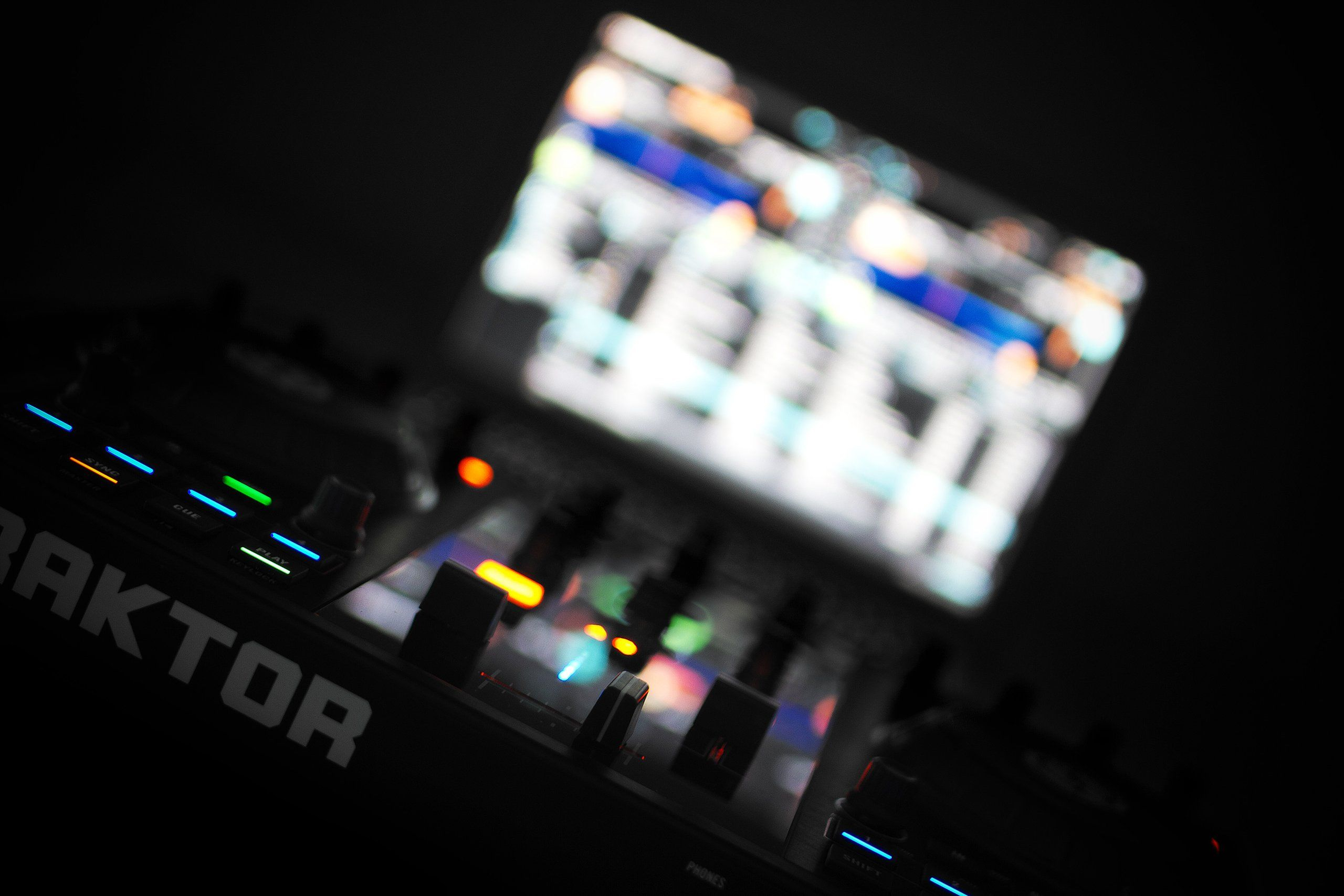 2560x1707 Native Instruments Wallpapers
