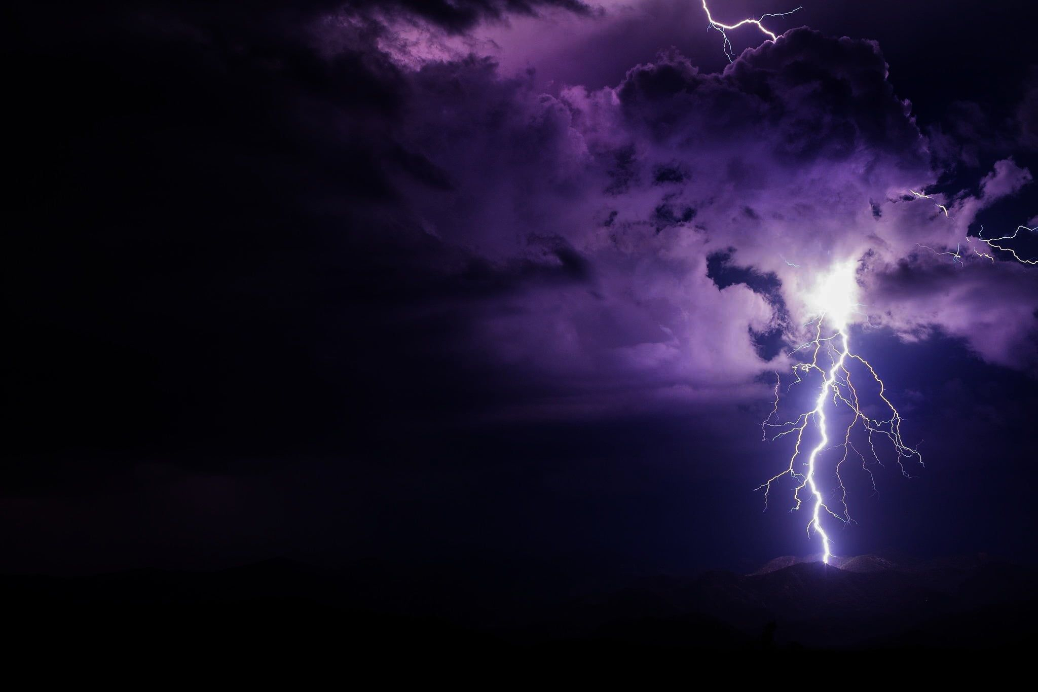 2048x1365 lightning wallpaper #lightning #purple #night #1080P #wallpaper #hdwallpaper #desktop | Lightning, Thunderstorm and lightning, Sky and clouds