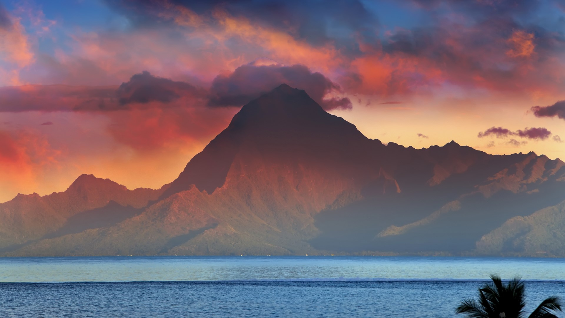 1920x1080 Mountain Orohena at sunset, Tahiti, French Polynesia | Windows 10 Spotlight Images