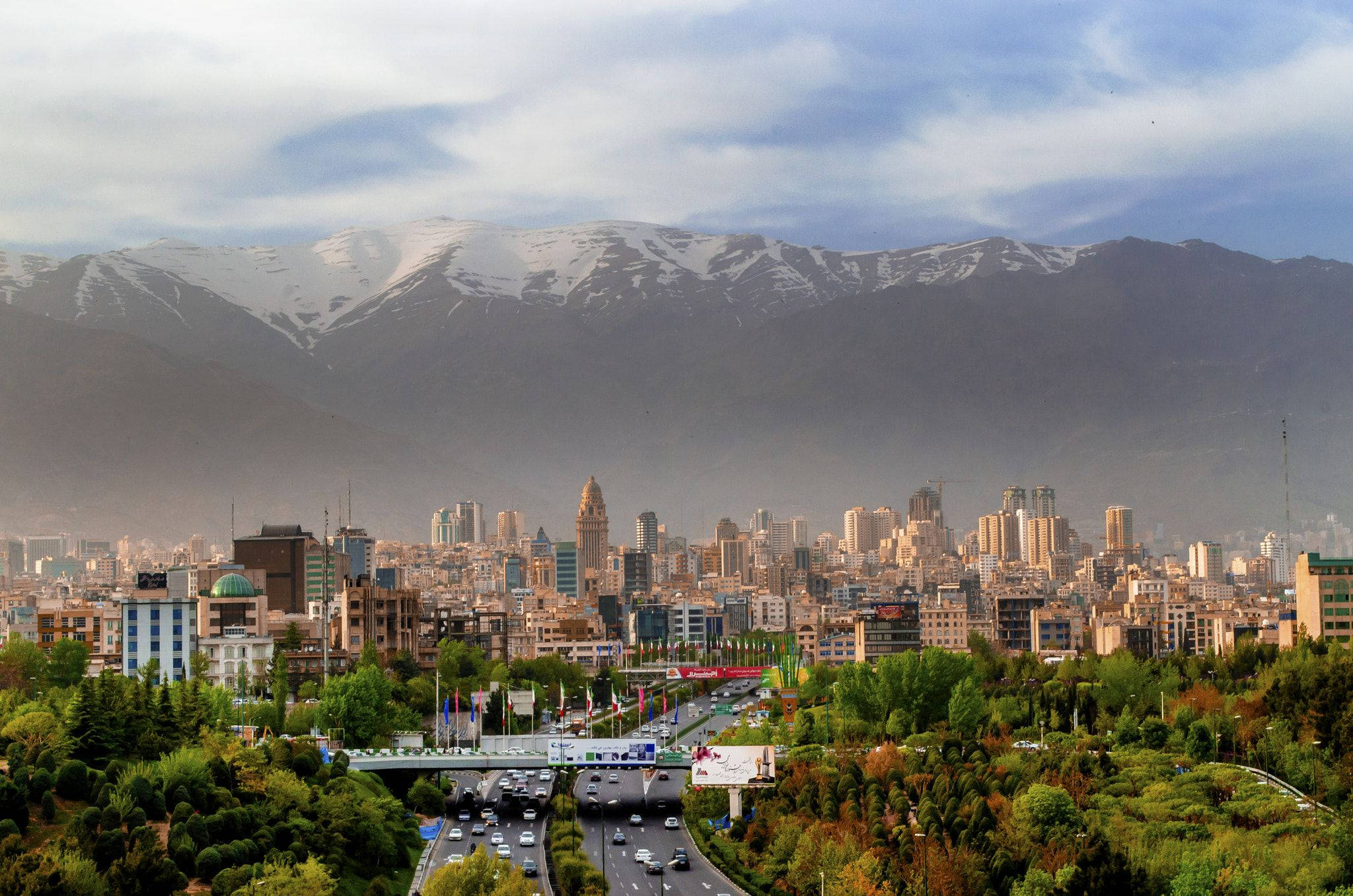 2048x1357 Download Tehran City Mountains Wallpaper