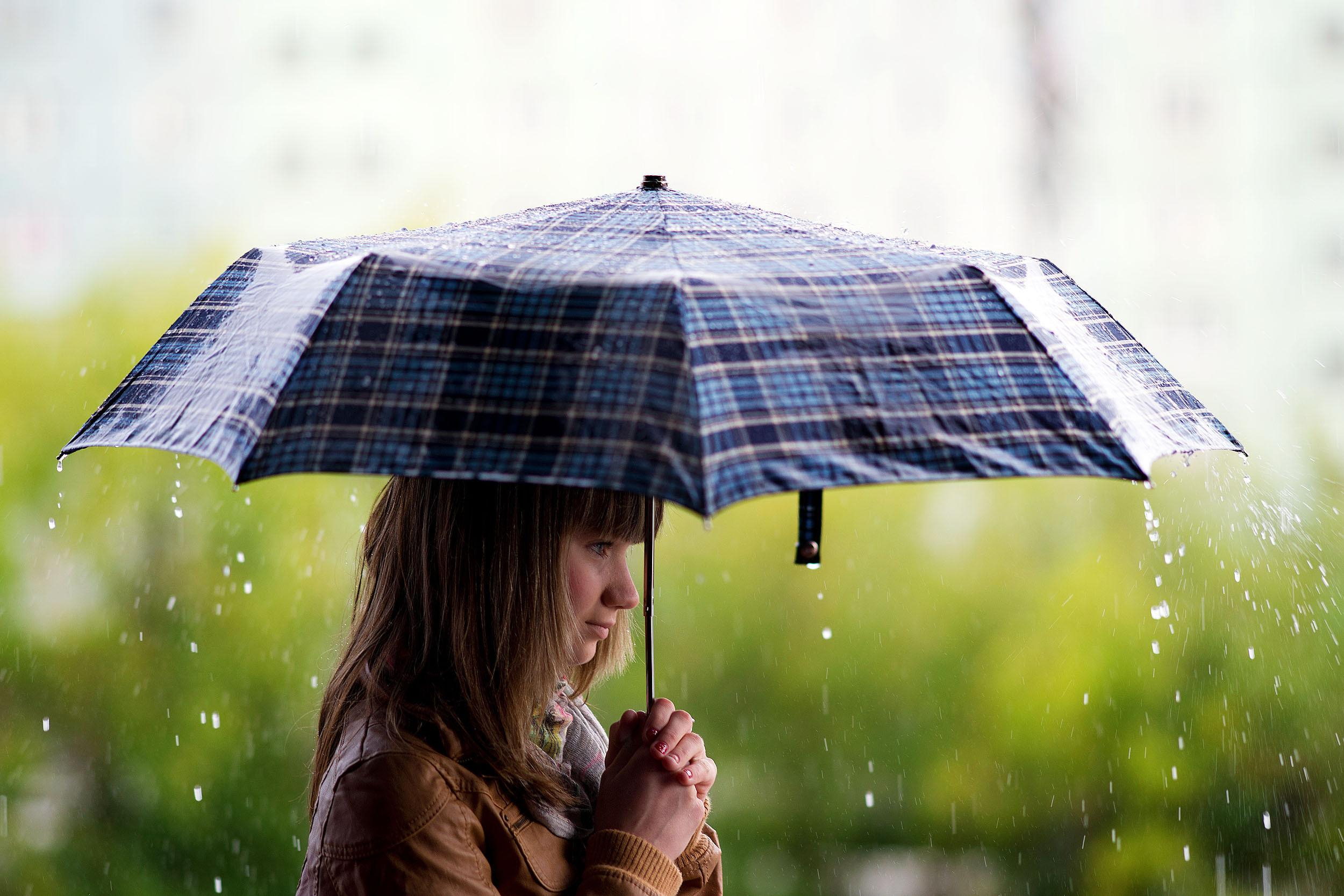 2500x1667 Download Girl holding umbrella rainy day Profile pics of boys for your mobile cell phone