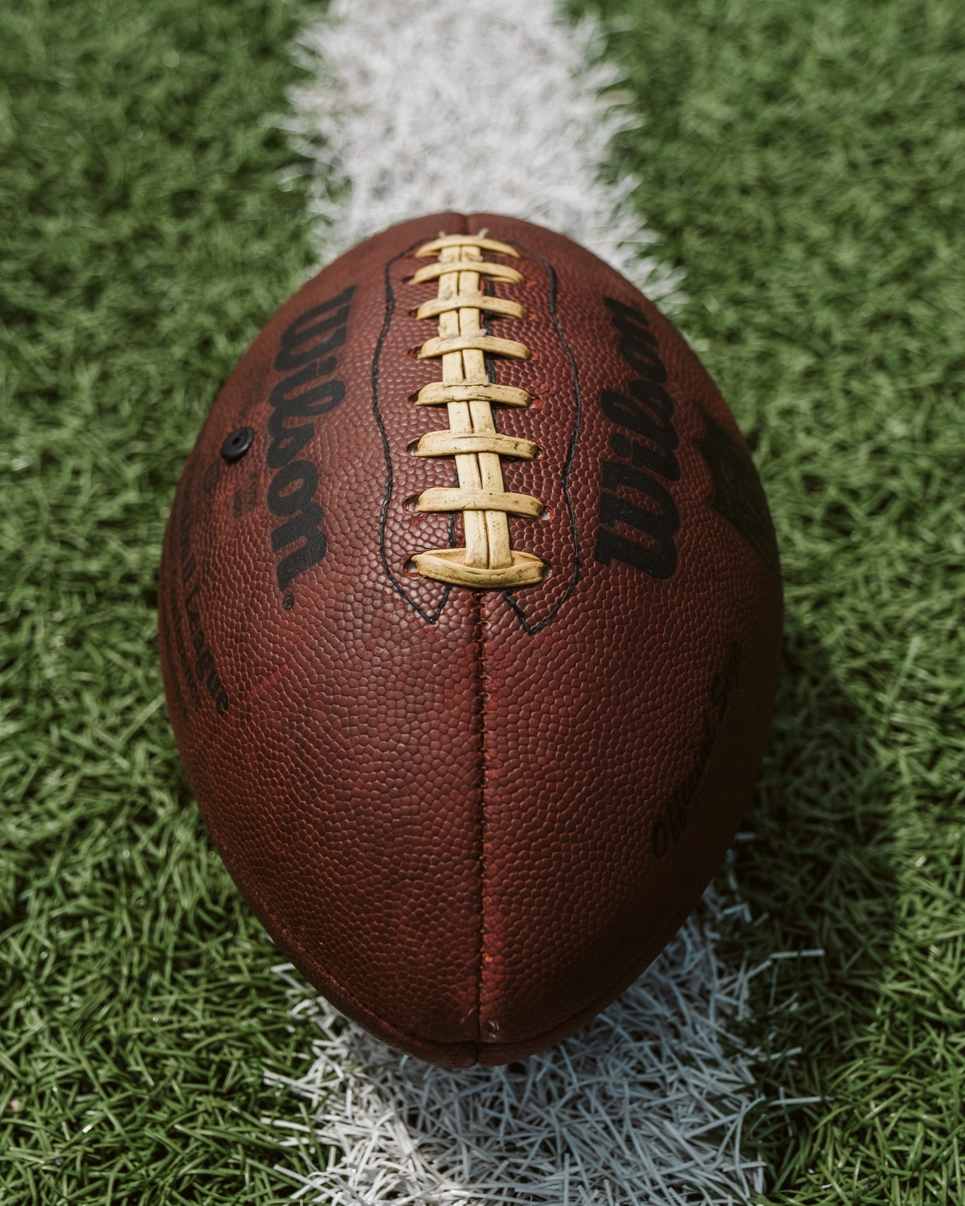 1920x2400 Best NFL IOS 16 Wallpapers For IPhone (Depth Effect And More) | TechBriefly
