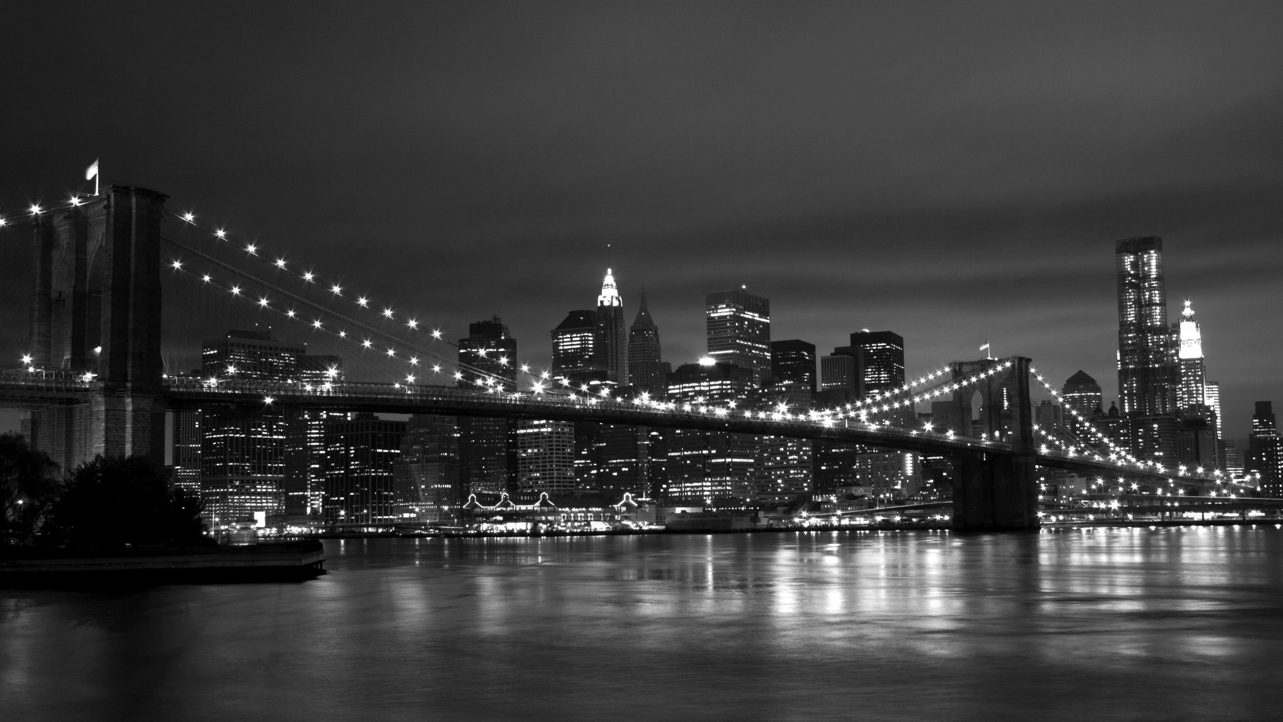 2560x1440 Black and White City Wallpapers