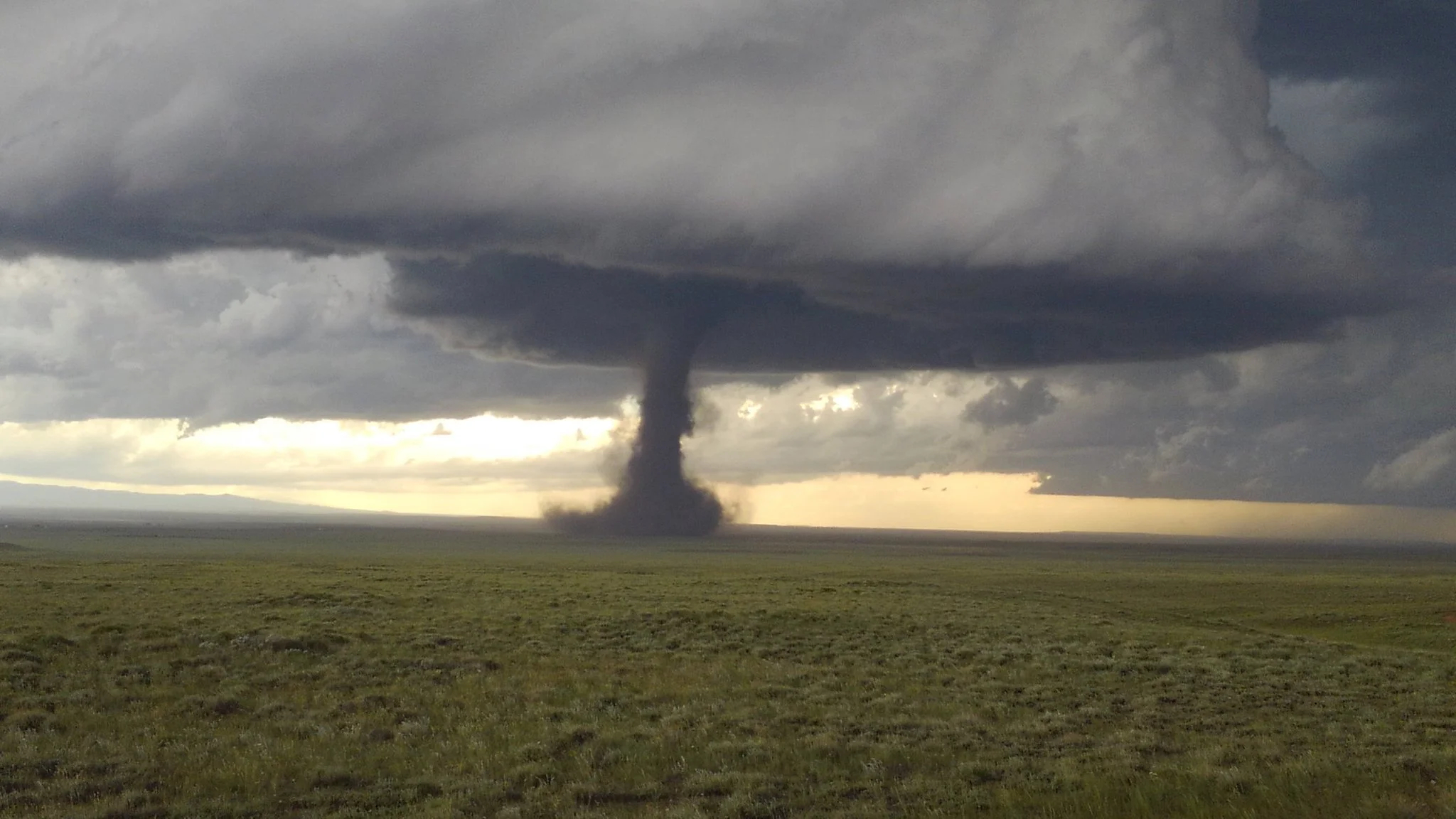 2048x1152 Incredible Photos of Wyoming Tornado Shot on a Phone | Time