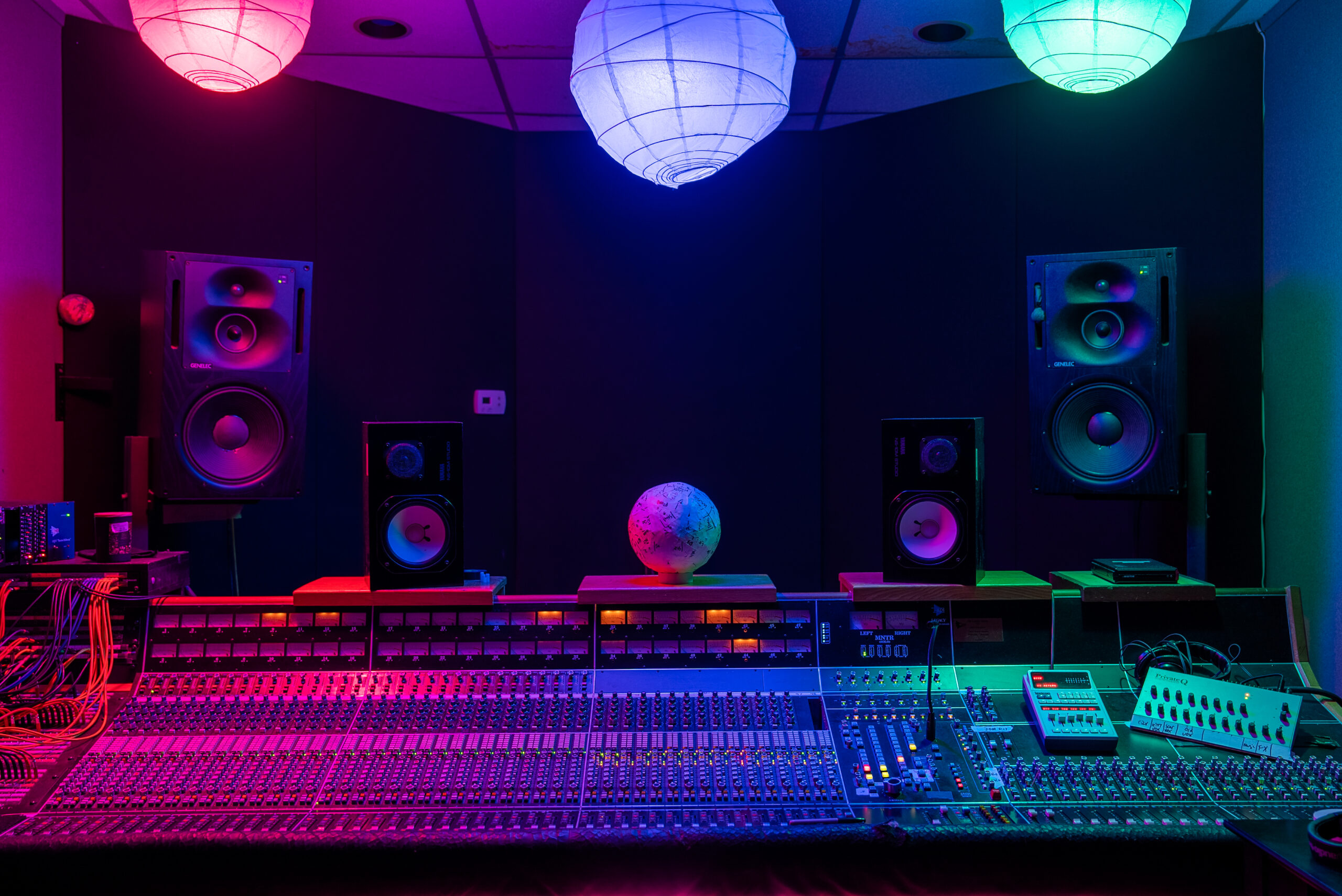 2560x1710 Omnisound Studios | Classic Vibe, Modern Sound