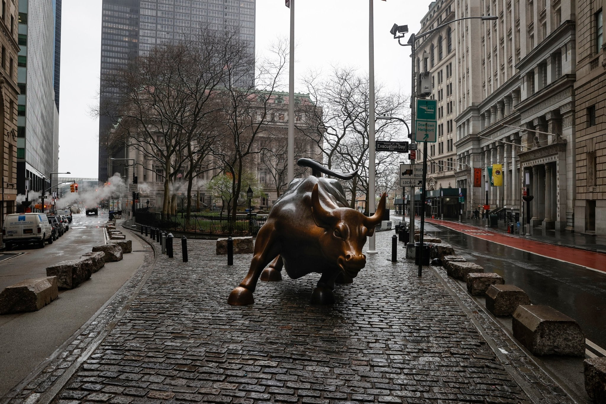2048x1365 Charging Bull, sometimes referred to as the Wall Street Bull, bronze sculpture, Manhattan, New York