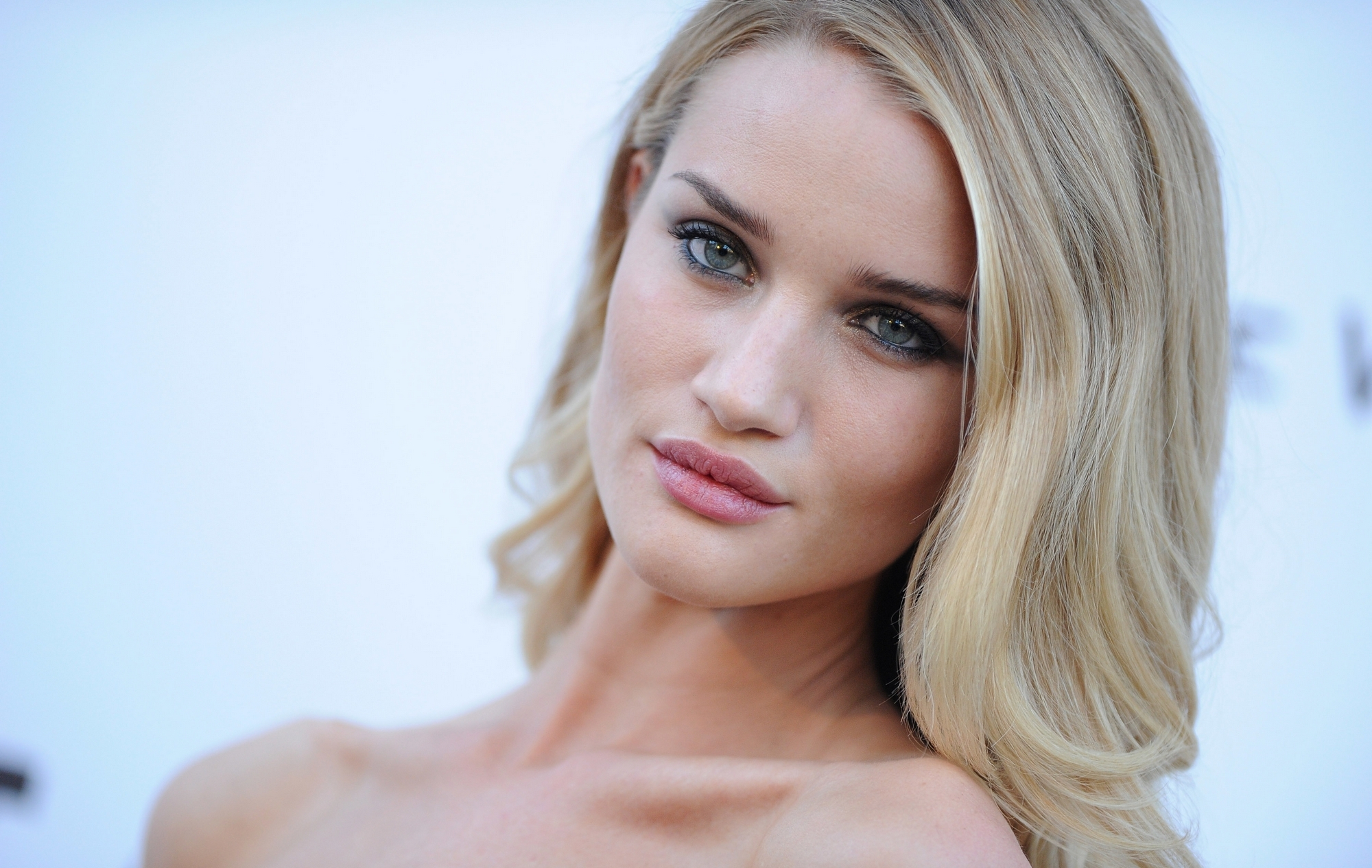 2000x1266 90+ Rosie Huntington-Whiteley HD Wallpapers and Backgrounds