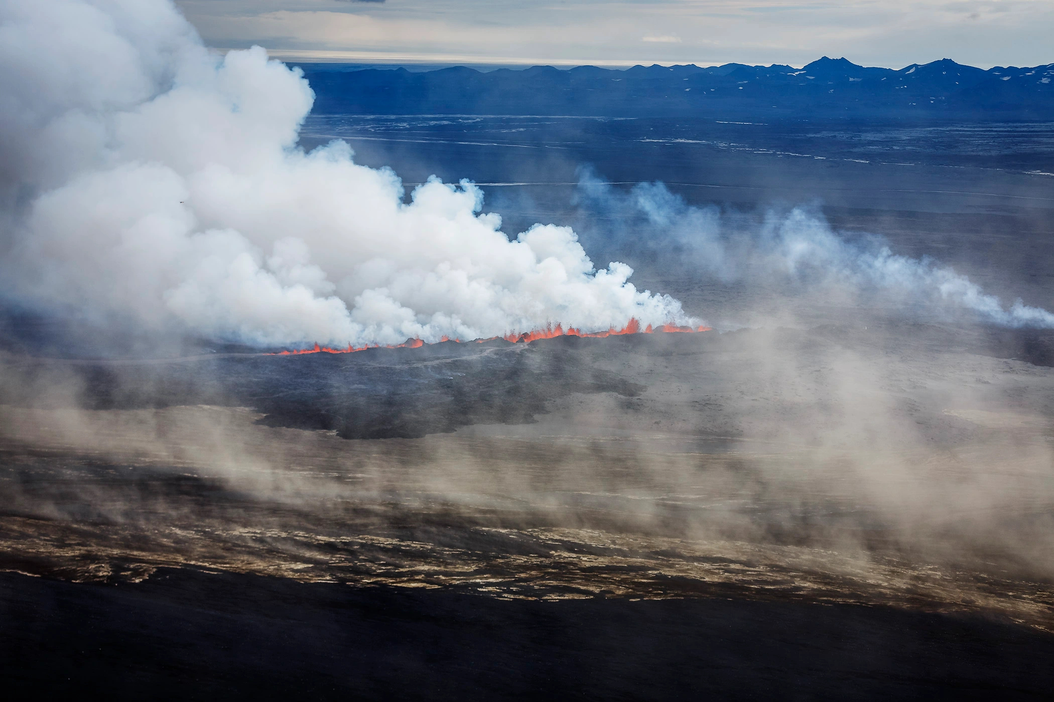 2100x1400 Photos: Incredible Close-Ups of a Volcanic Eruption in Iceland | Time