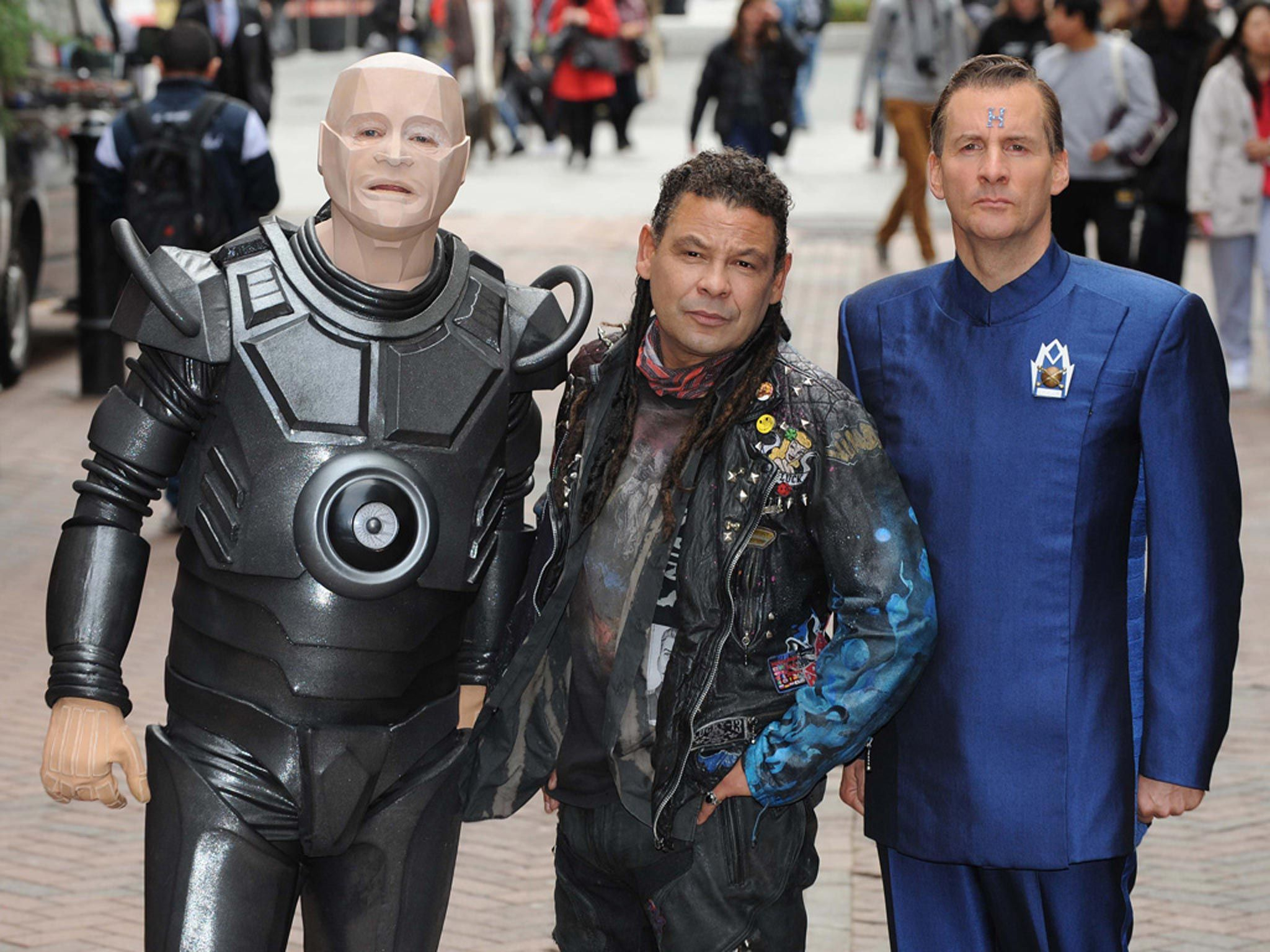 2048x1536 Craig Charles is quitting Corrie to head back to Red Dwarf | Red dwarf, Craig charles, Red