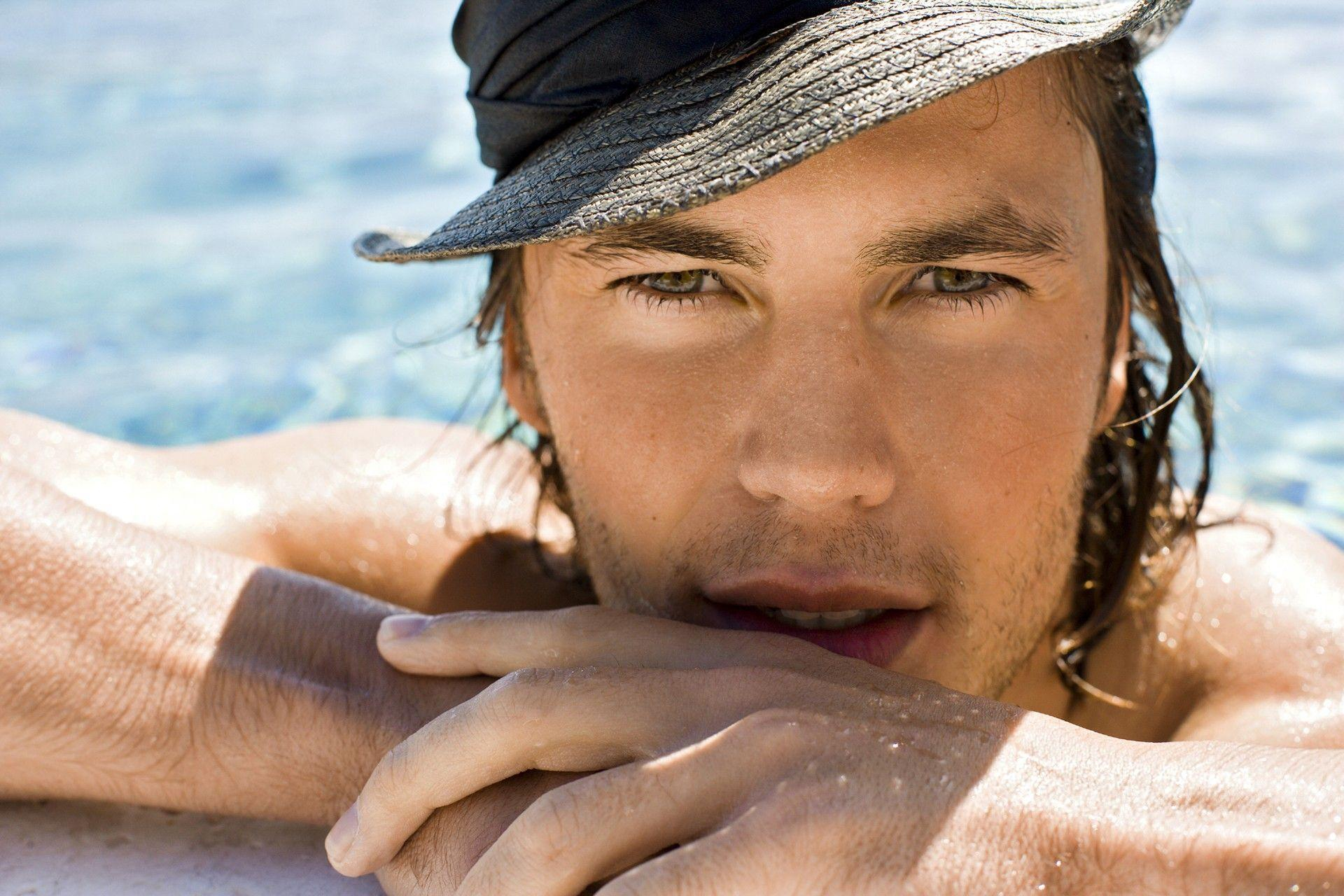 1920x1280 Taylor Kitsch Wallpapers