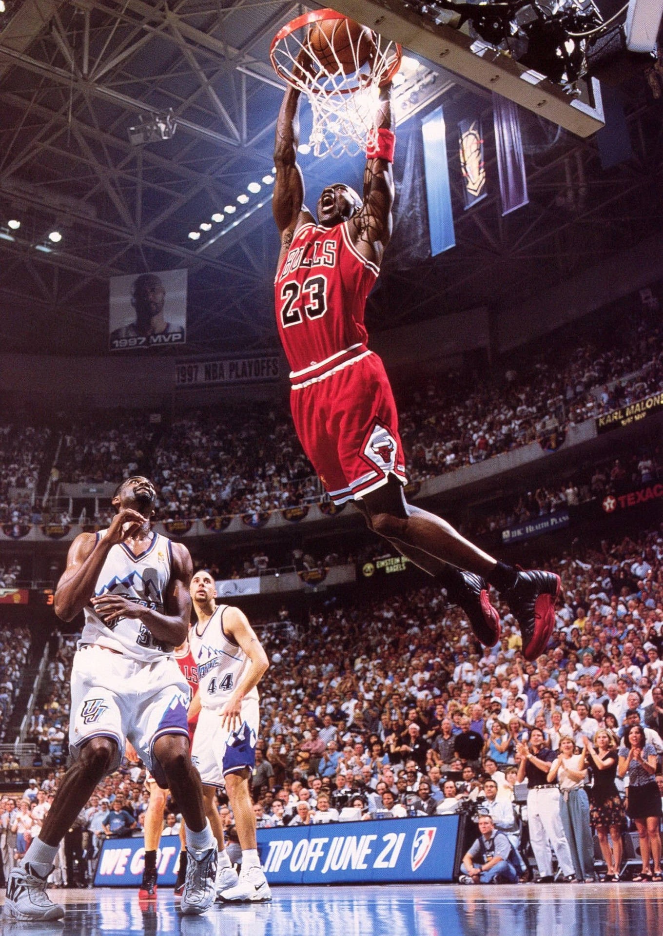 1360x1920 Download Legendary Slam Dunk Michael Jordan Wallpaper