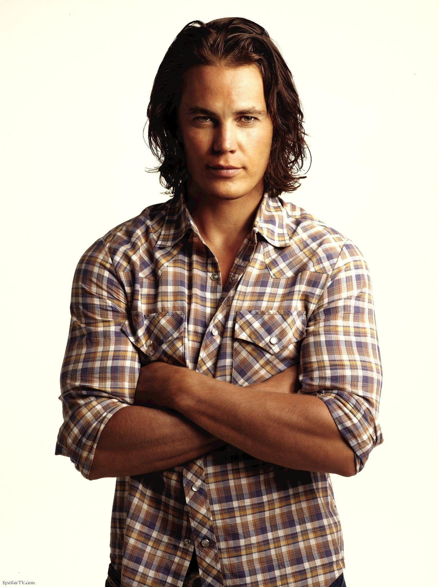 1534x2048 Taylor Kitsch Wallpapers