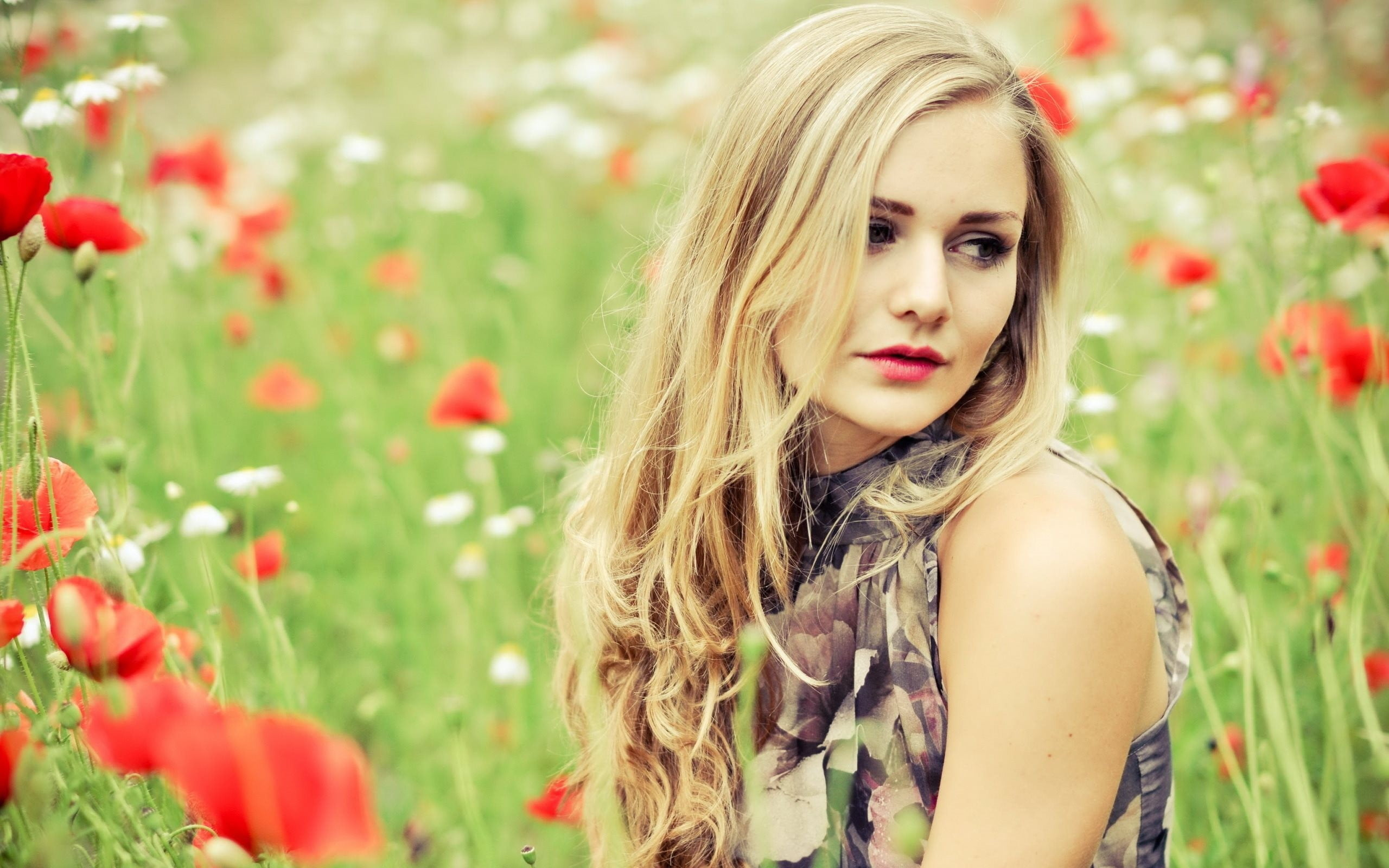 2560x1600 Woman wearing black and grey sleeveless tops on red poppy flower field during daytime HD wallpaper