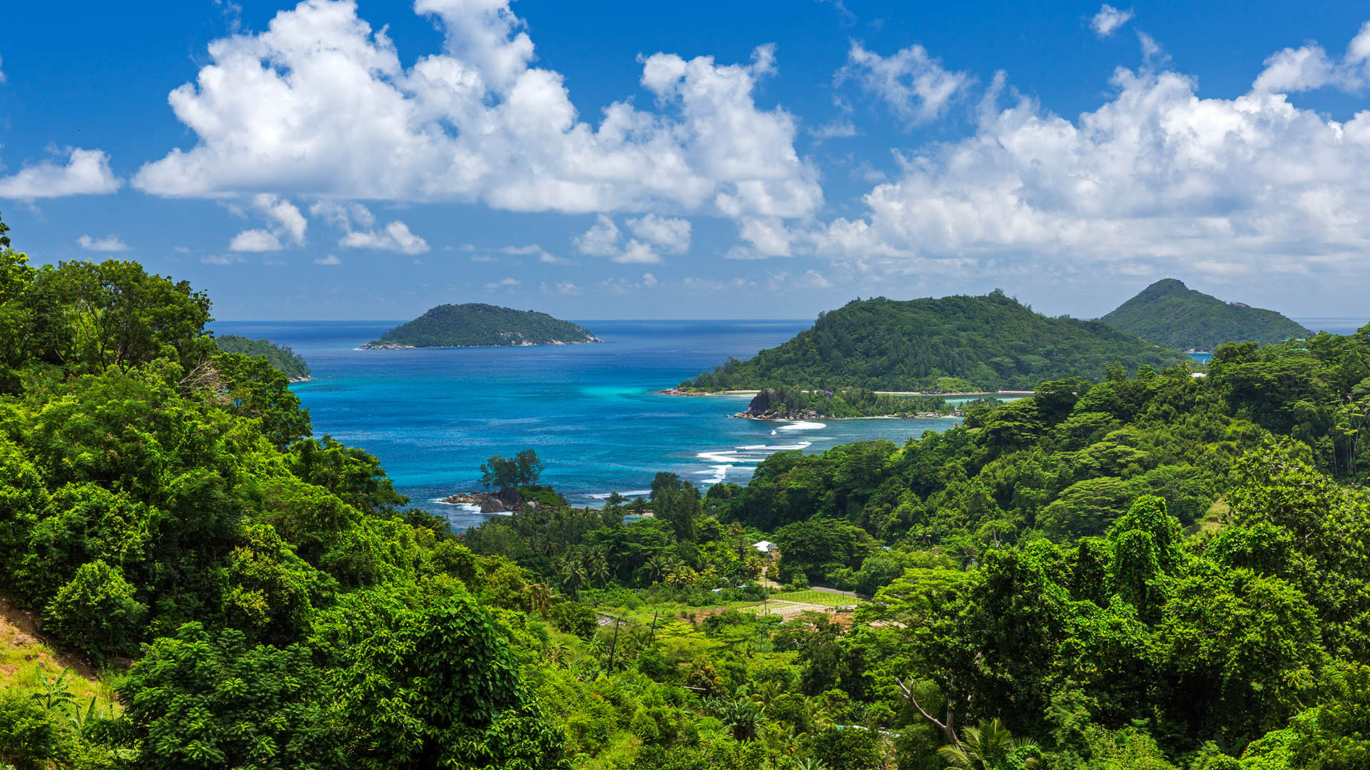 1920x1080 Coast near Port Glaud, West Coast, Island of Mah&Atilde;&copy;, Seychelles | Windows 10 Spotlight Images