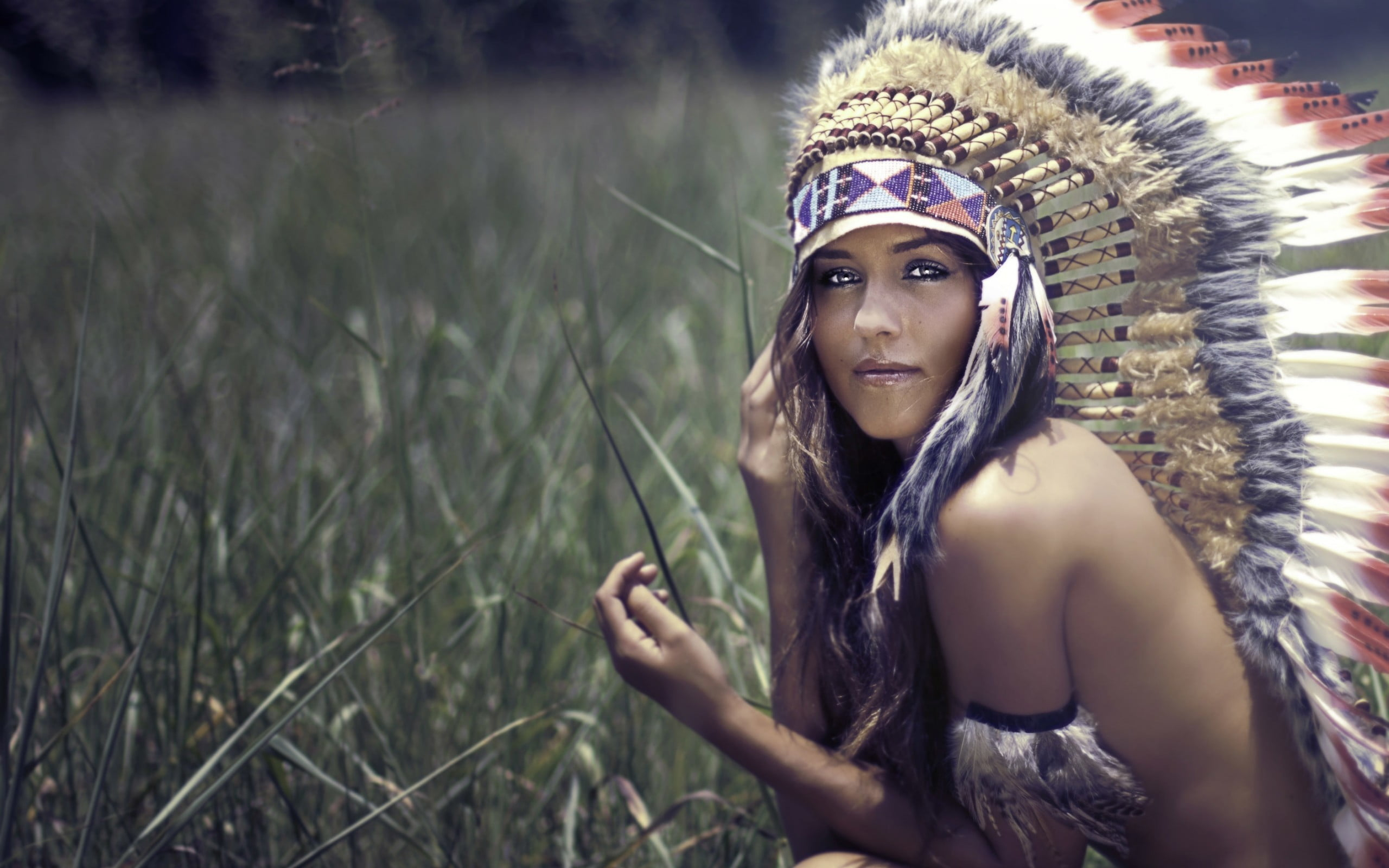 2560x1600 Woman wearing native American costume during daytime HD wallpaper |