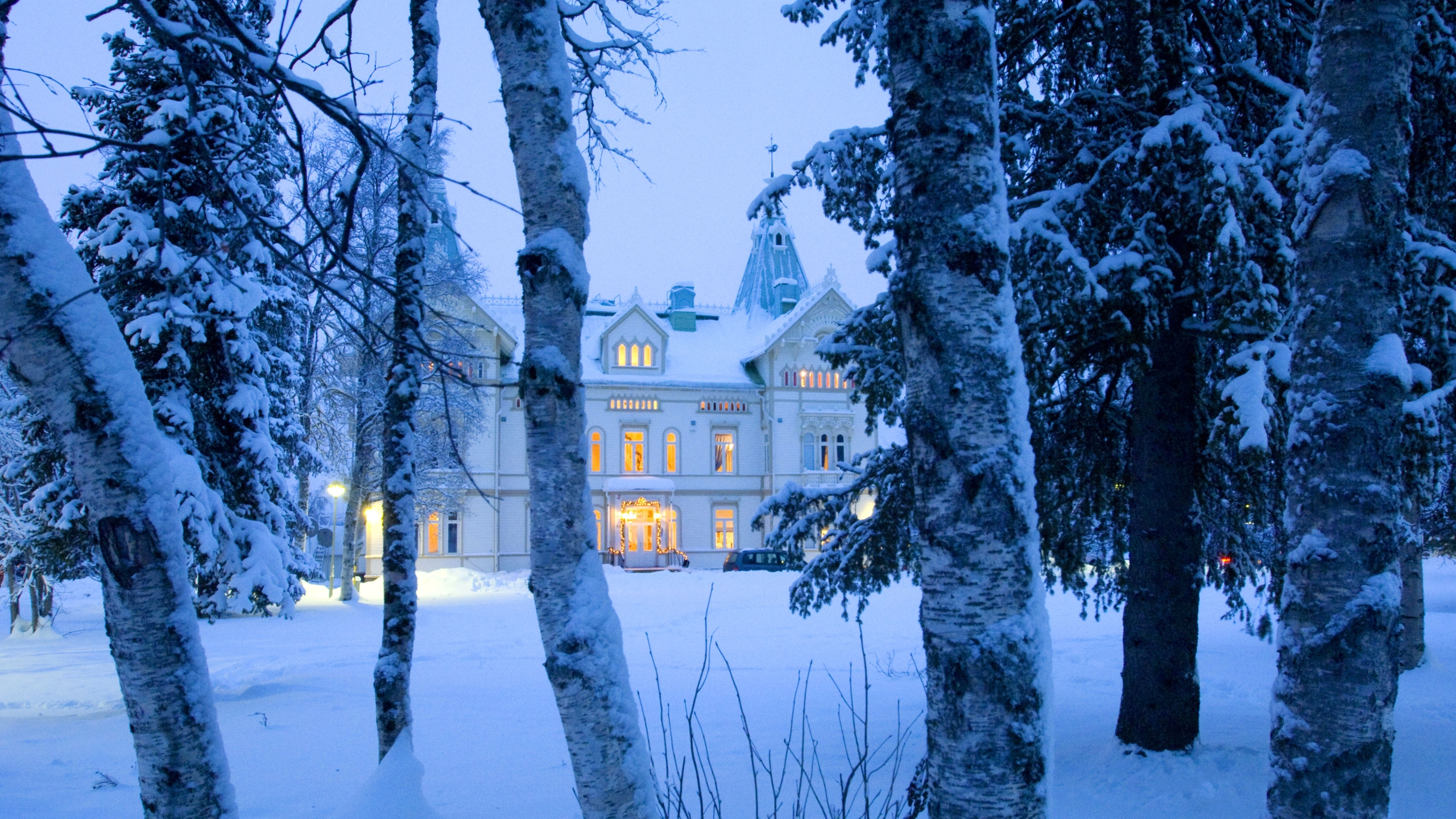 2560x1440 Swedish Castle in Winter