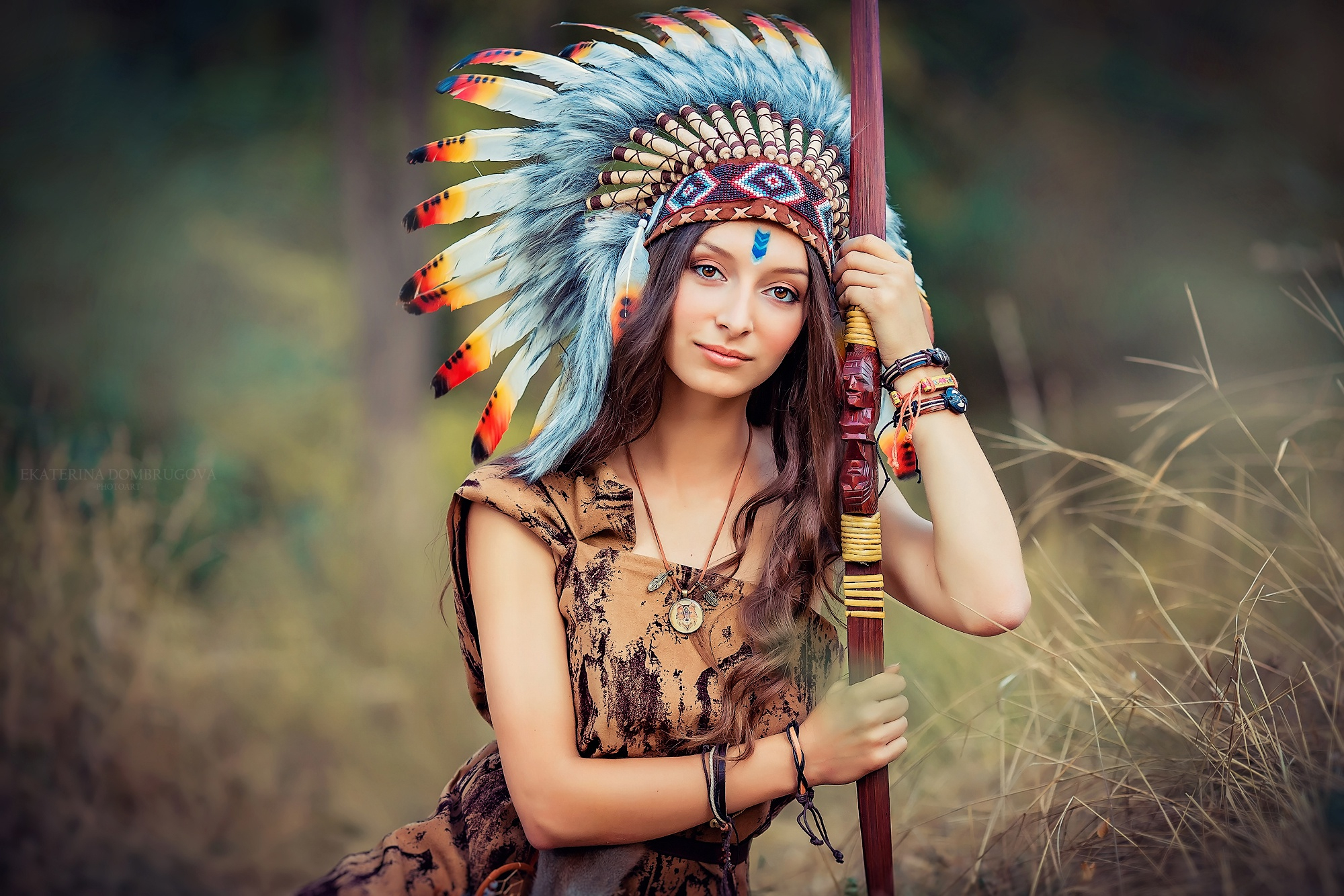 2000x1334 Native American With Arrow