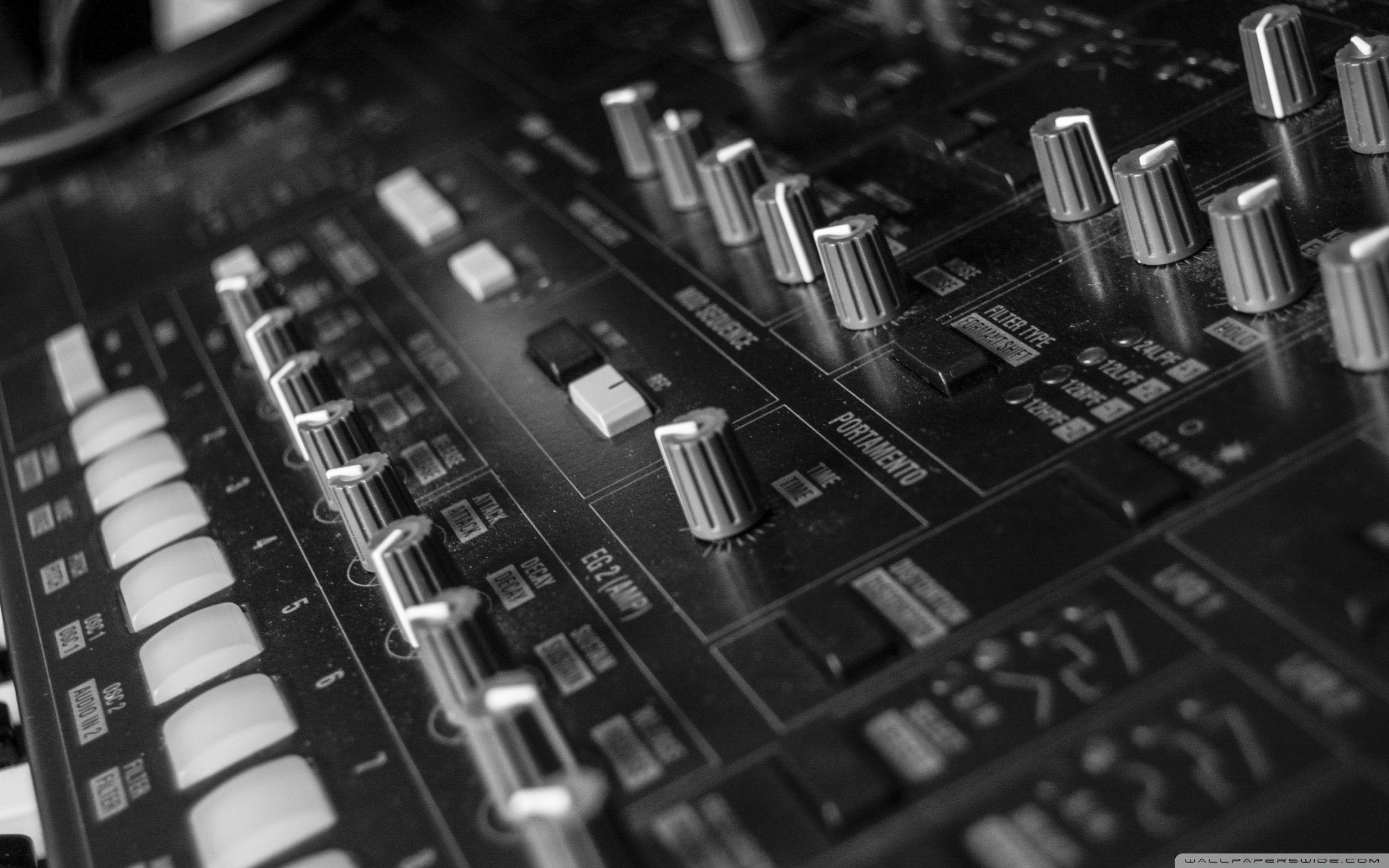 2560x1600 Synthesizer Wallpapers HD
