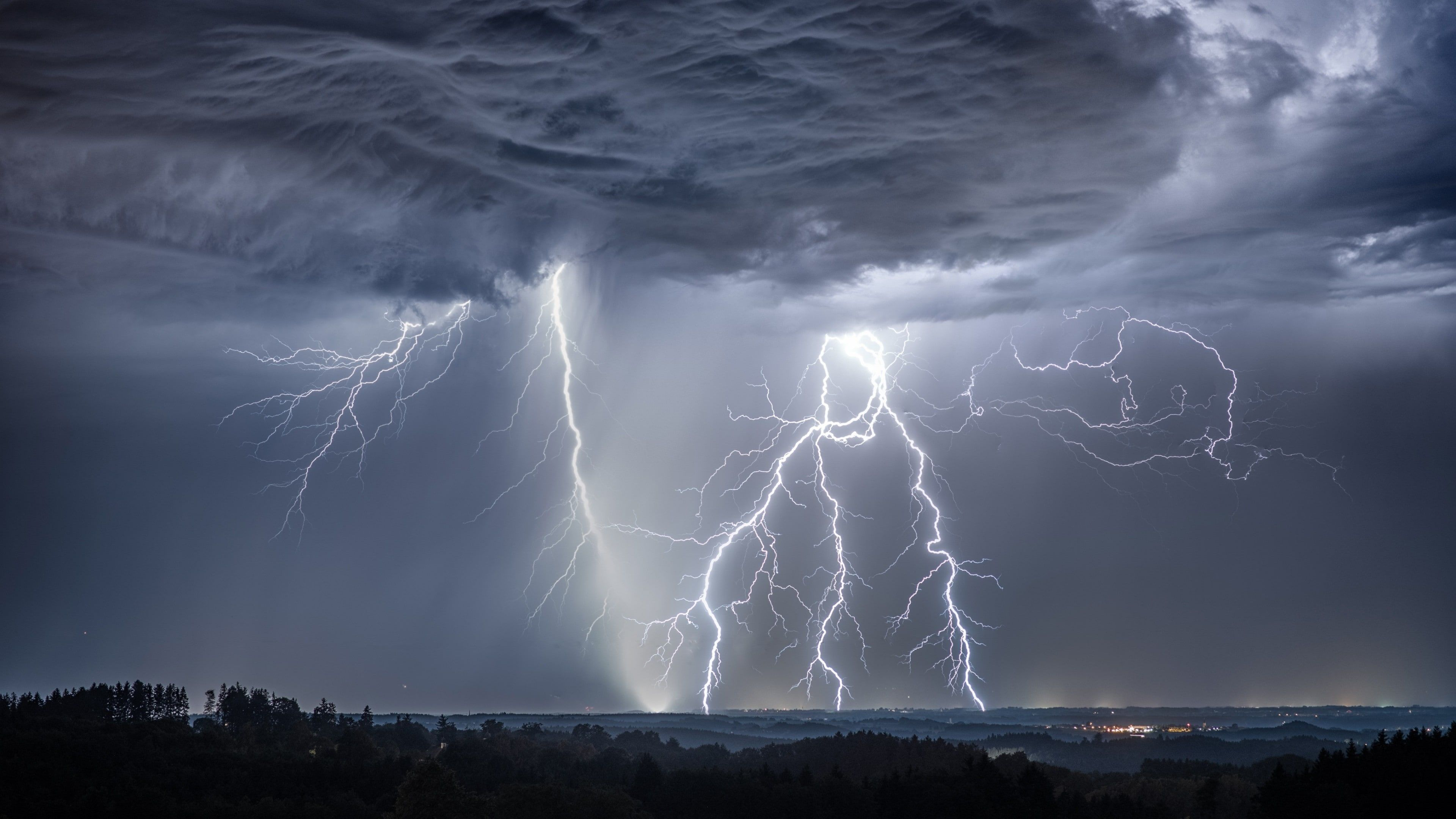 3840x2160 lightning #thunder #sky lightning strikes #cloud #thunderstorm #storm #phenomenon #darkness #cumulus meteorological phen&acirc;&#128;&brvbar; | Nubes, Pronostico meteorologico, M&Atilde;&copy;xic