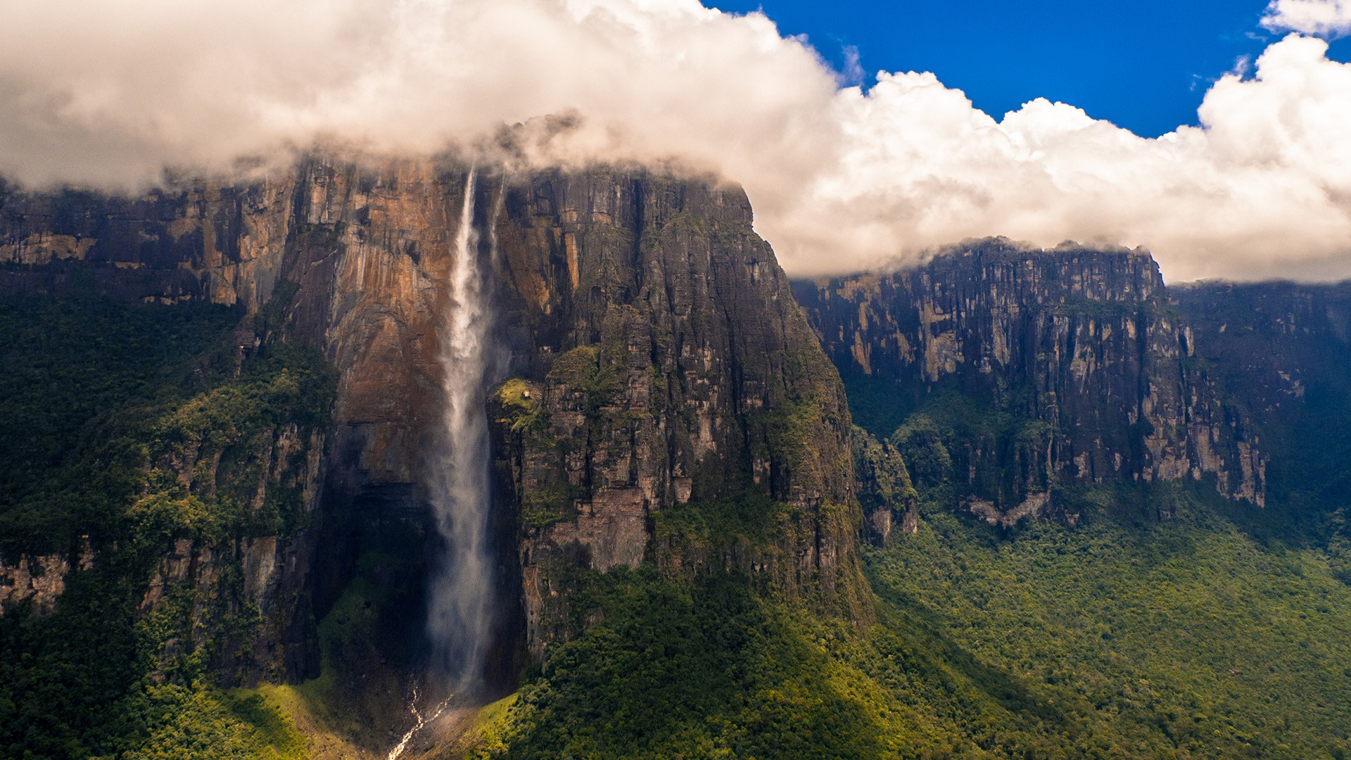 1920x1080 Angel Falls waterfall at the Auy&Atilde;&iexcl;n-tepui mountain, Canaima National Park, Venezuela | Windows 10 Spotlight Images