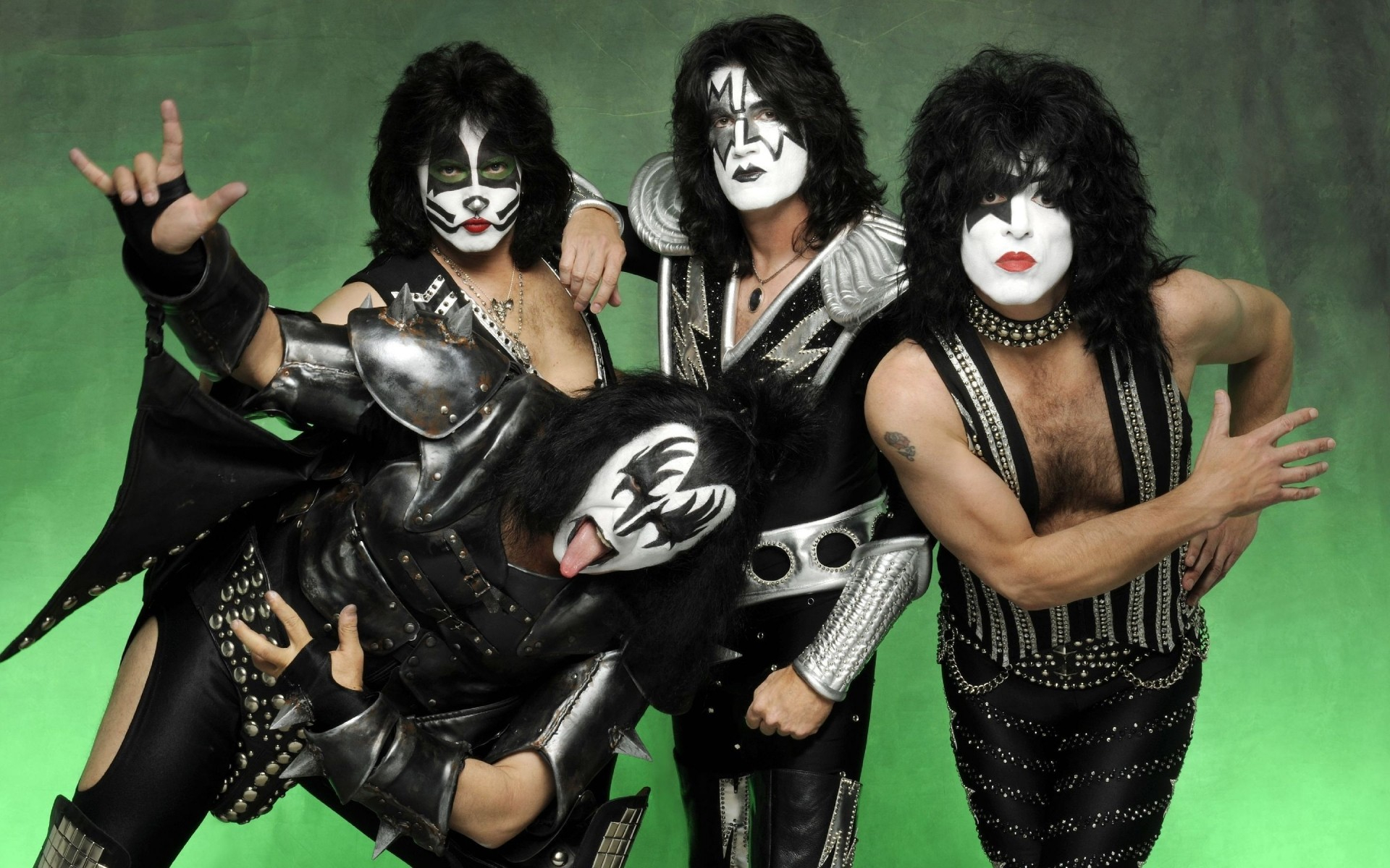 1920x1200 Rock band Kiss on a green background phone background image