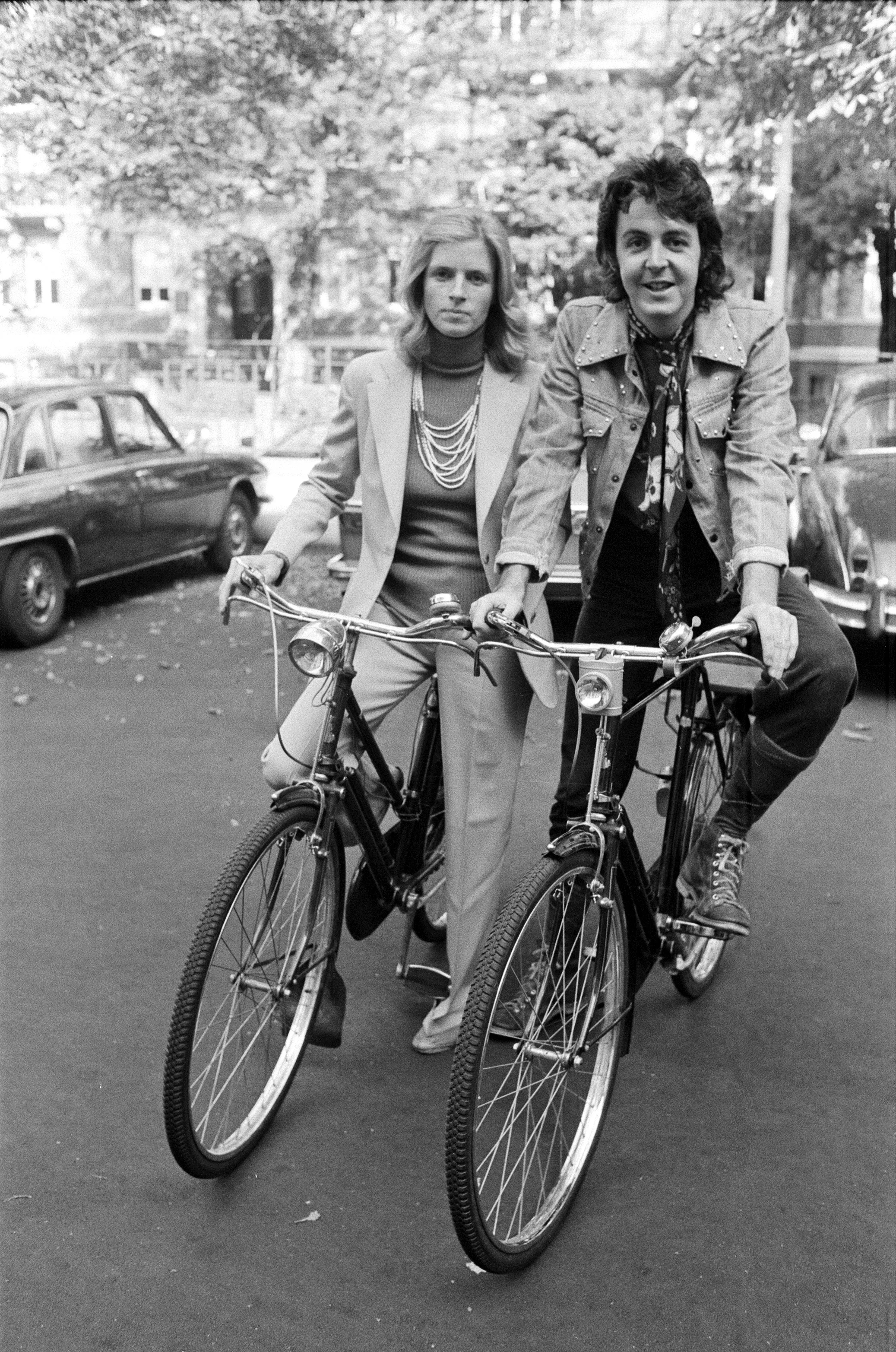 2075x3130 The couple Linda and Paul McCartney in 20 vintage pictures | Vogue France