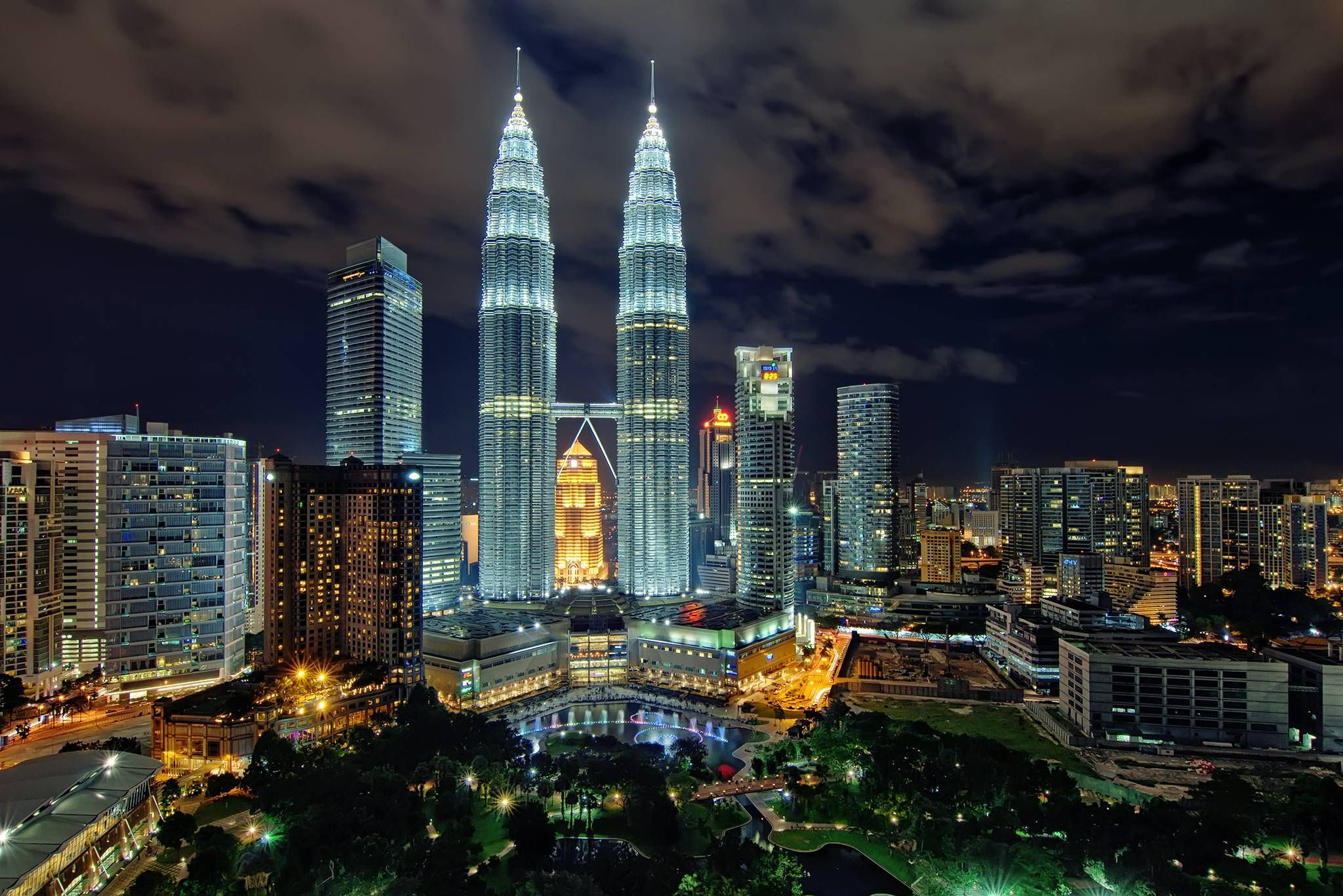2048x1367 Photo of the Petronas Towers at Night (Kuala Lumpur, Malaysia) | Petronas towers, Kuala lumpur, Malaysia