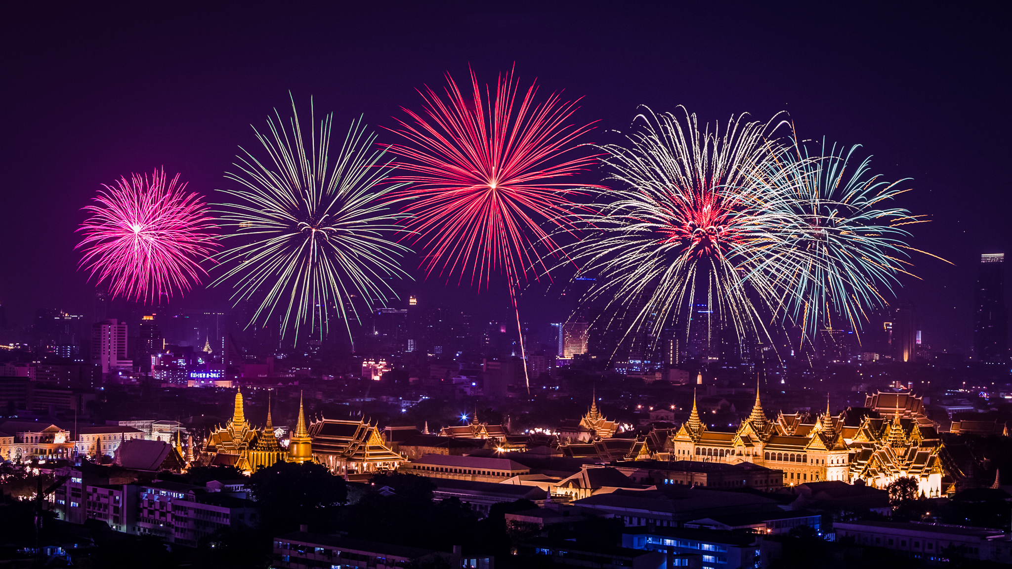 2048x1152 Best HD Happy New Year 2019 Fireworks Wallpapers | TechBeasts